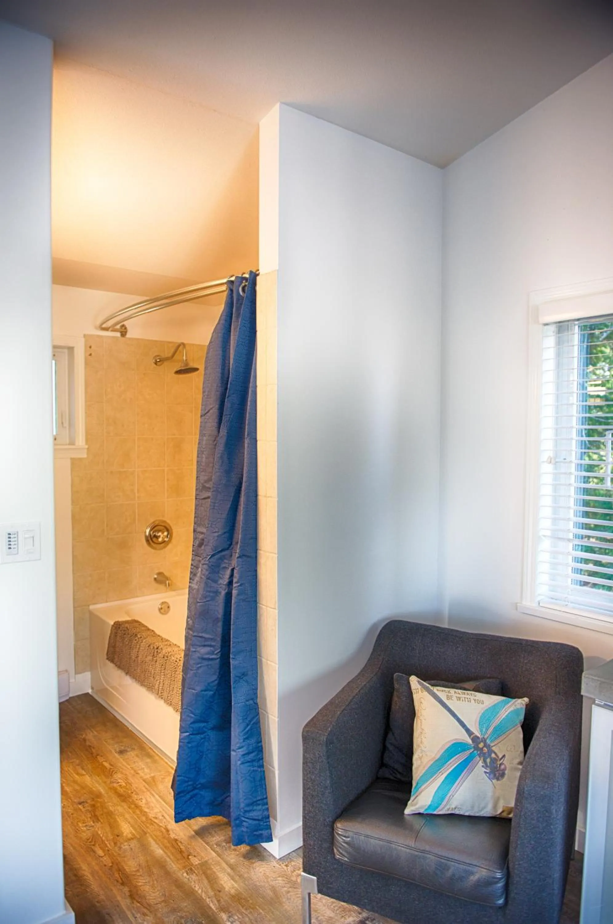 Bathroom, Bed in The Francis Boutique Inn