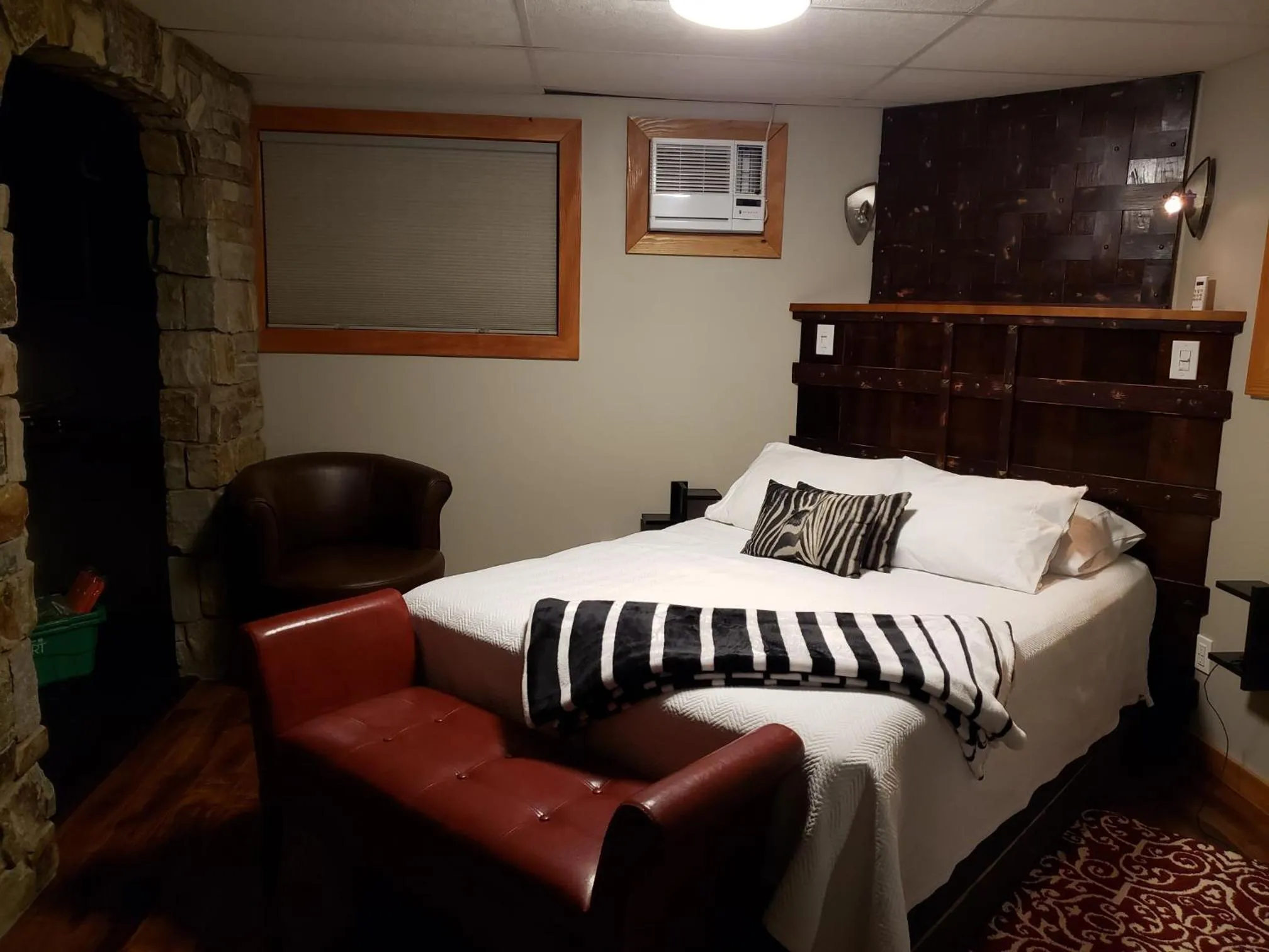 Bed in South Africa House Guest Lodge