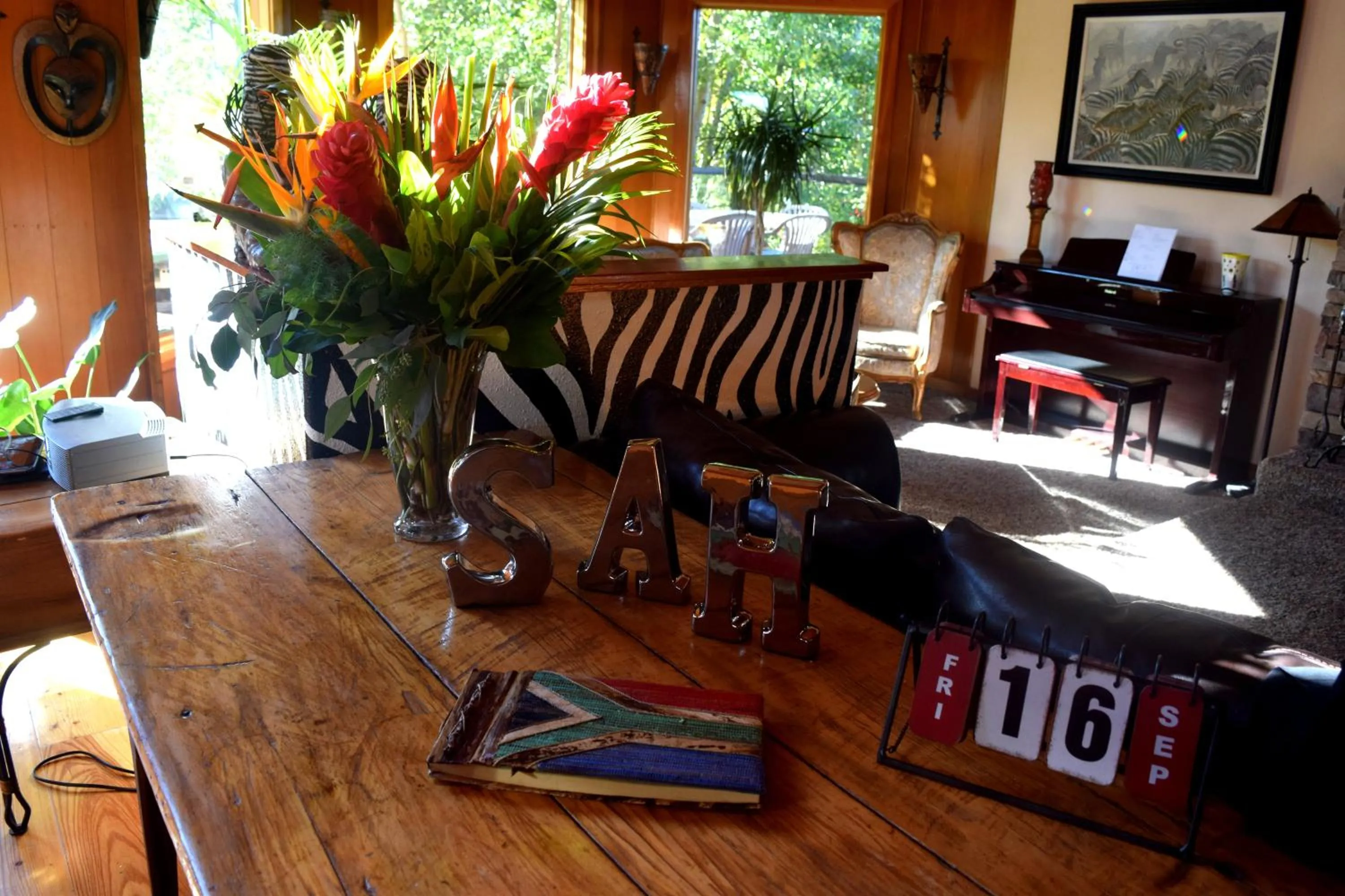 Communal lounge/ TV room in South Africa House Guest Lodge