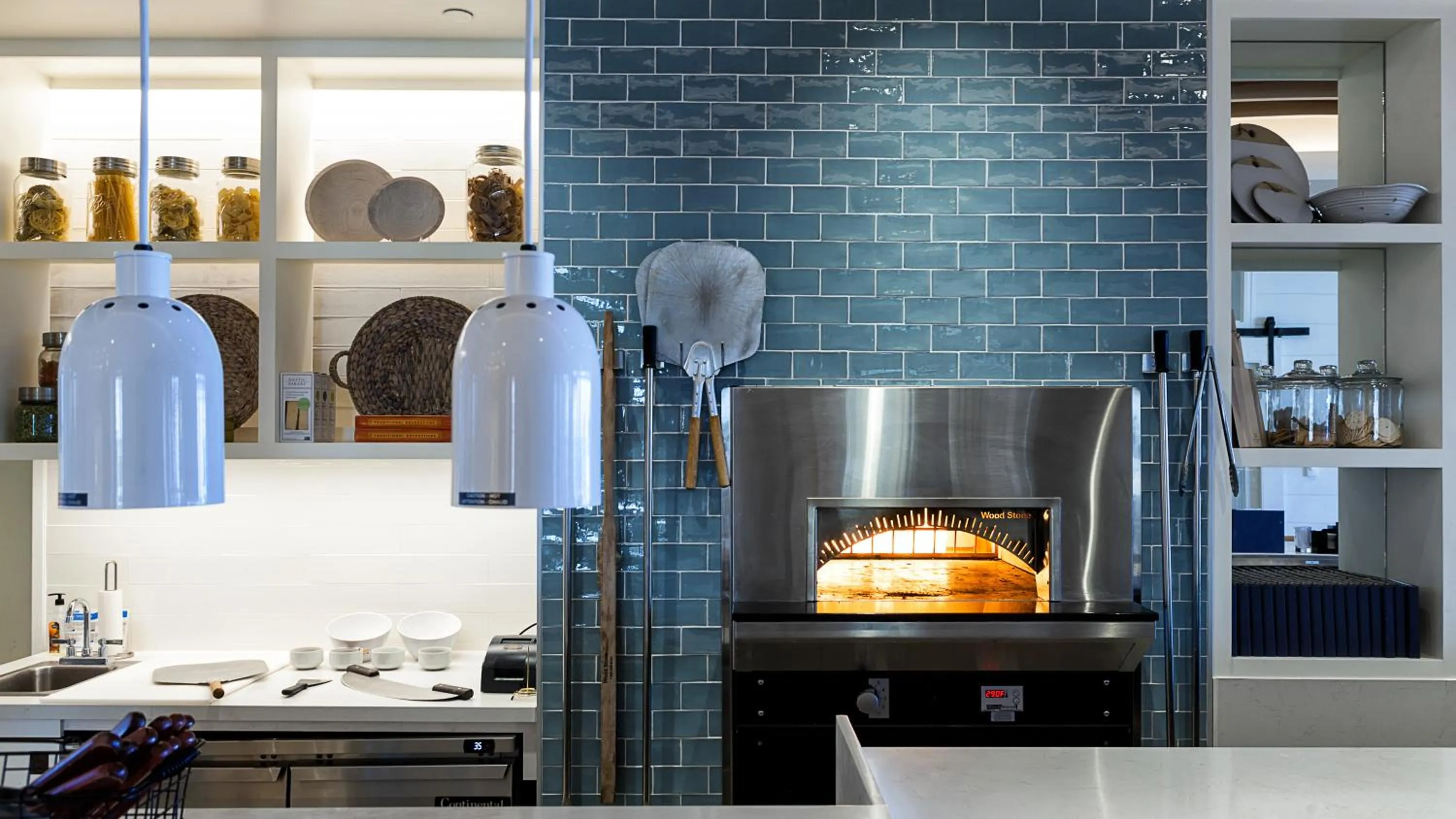 Restaurant/places to eat in Hutchinson Shores Resort & Spa