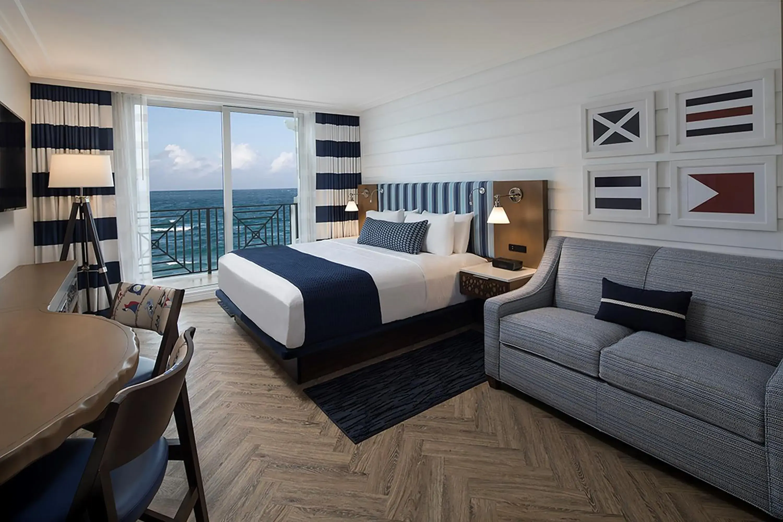 King Room with Sea View in Hutchinson Shores Resort & Spa King Room with Sea View in Hutchinson Shores Resort & Spa