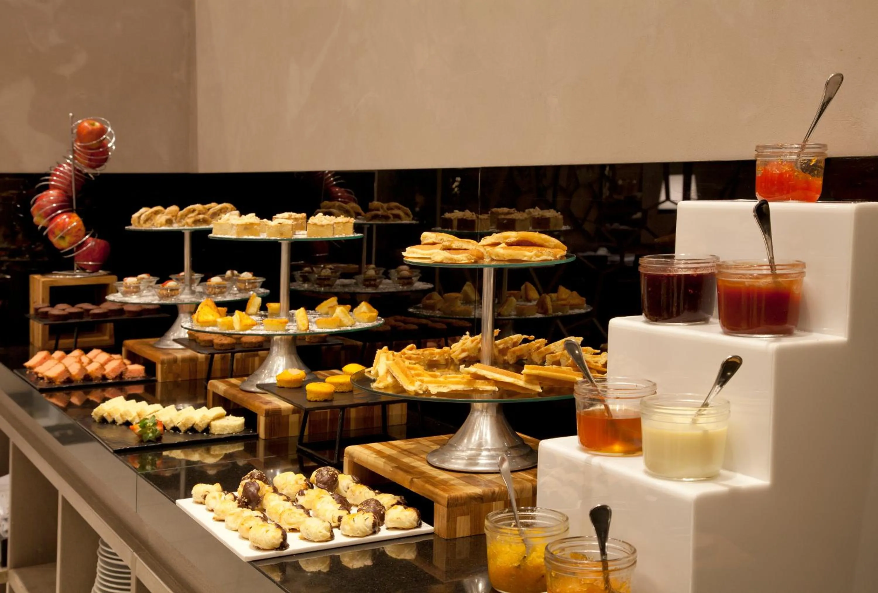 Breakfast in NH Collection Curitiba