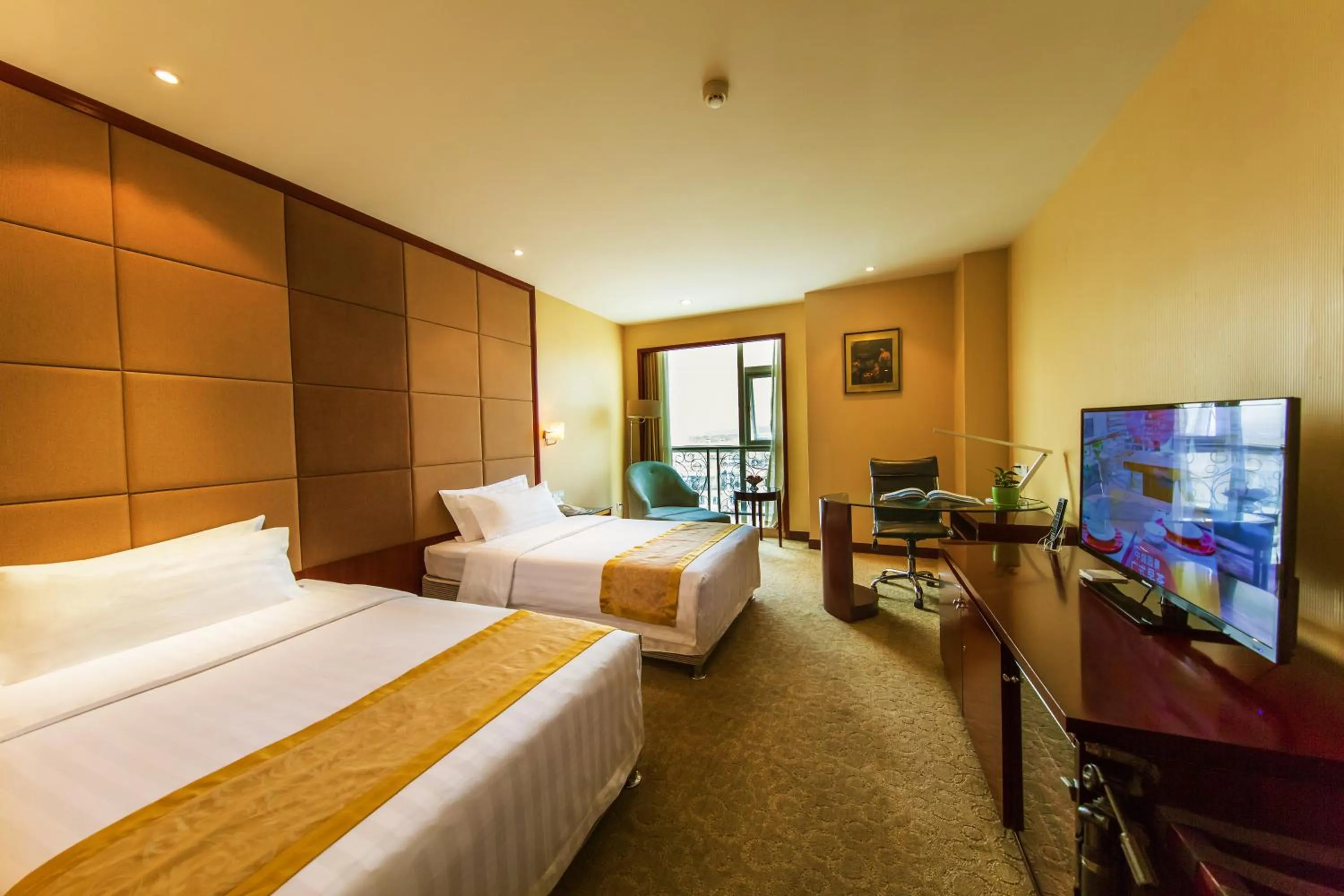 Bed in Yantai Meiya International ApartHotel (Previous Ramada Plaza)