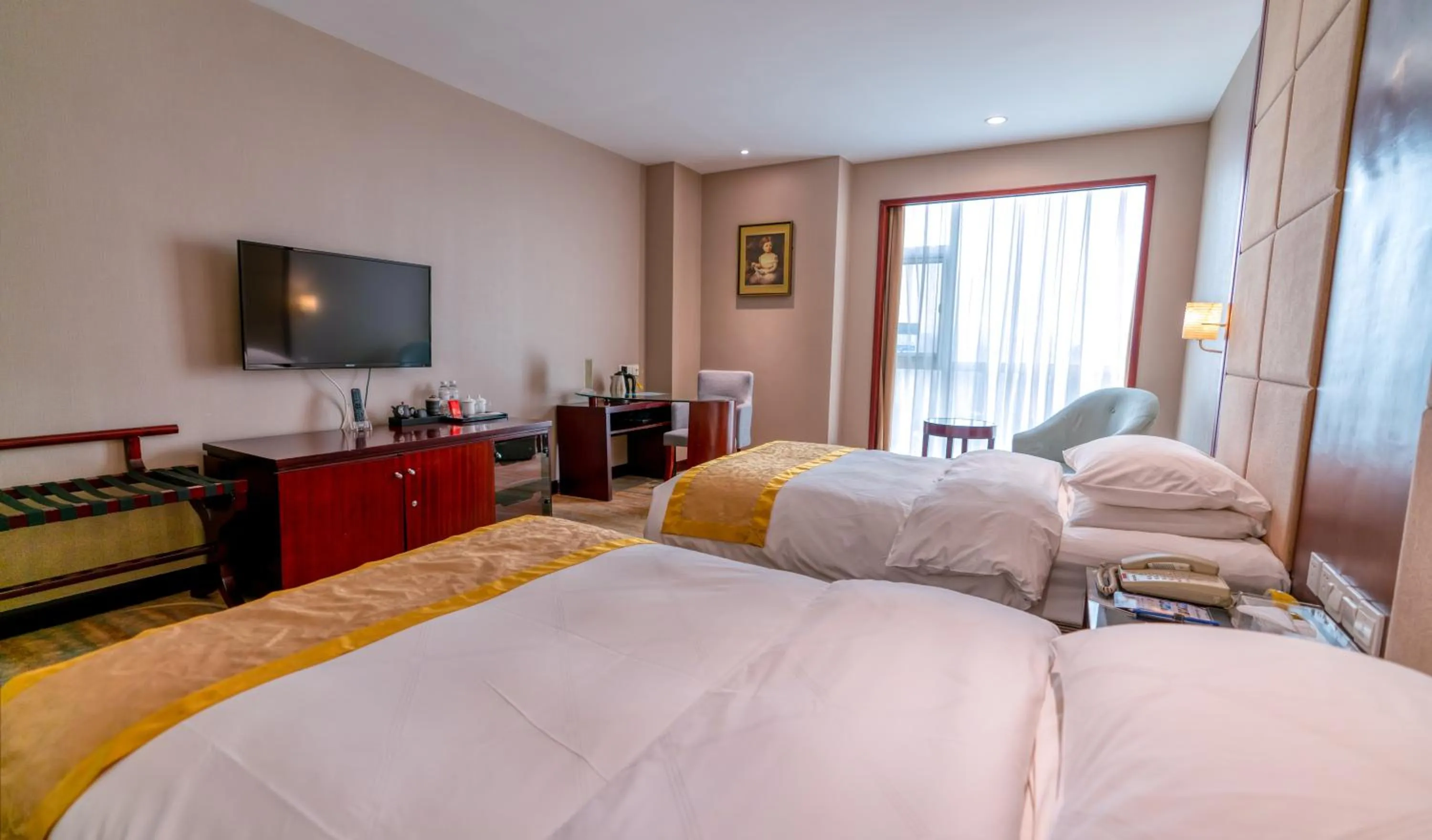 Bed in Yantai Meiya International ApartHotel (Previous Ramada Plaza)