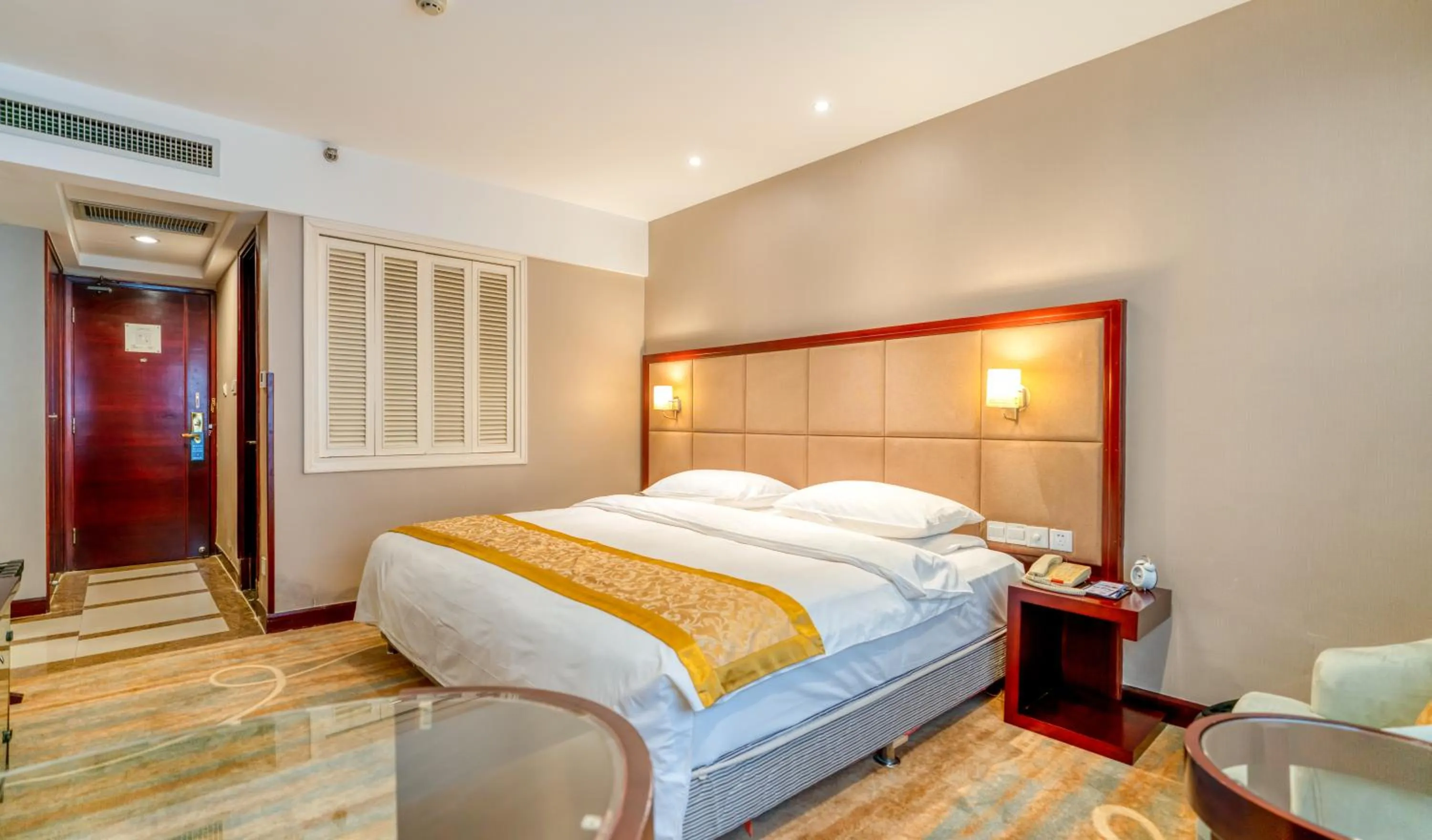 Bed in Yantai Meiya International ApartHotel (Previous Ramada Plaza)