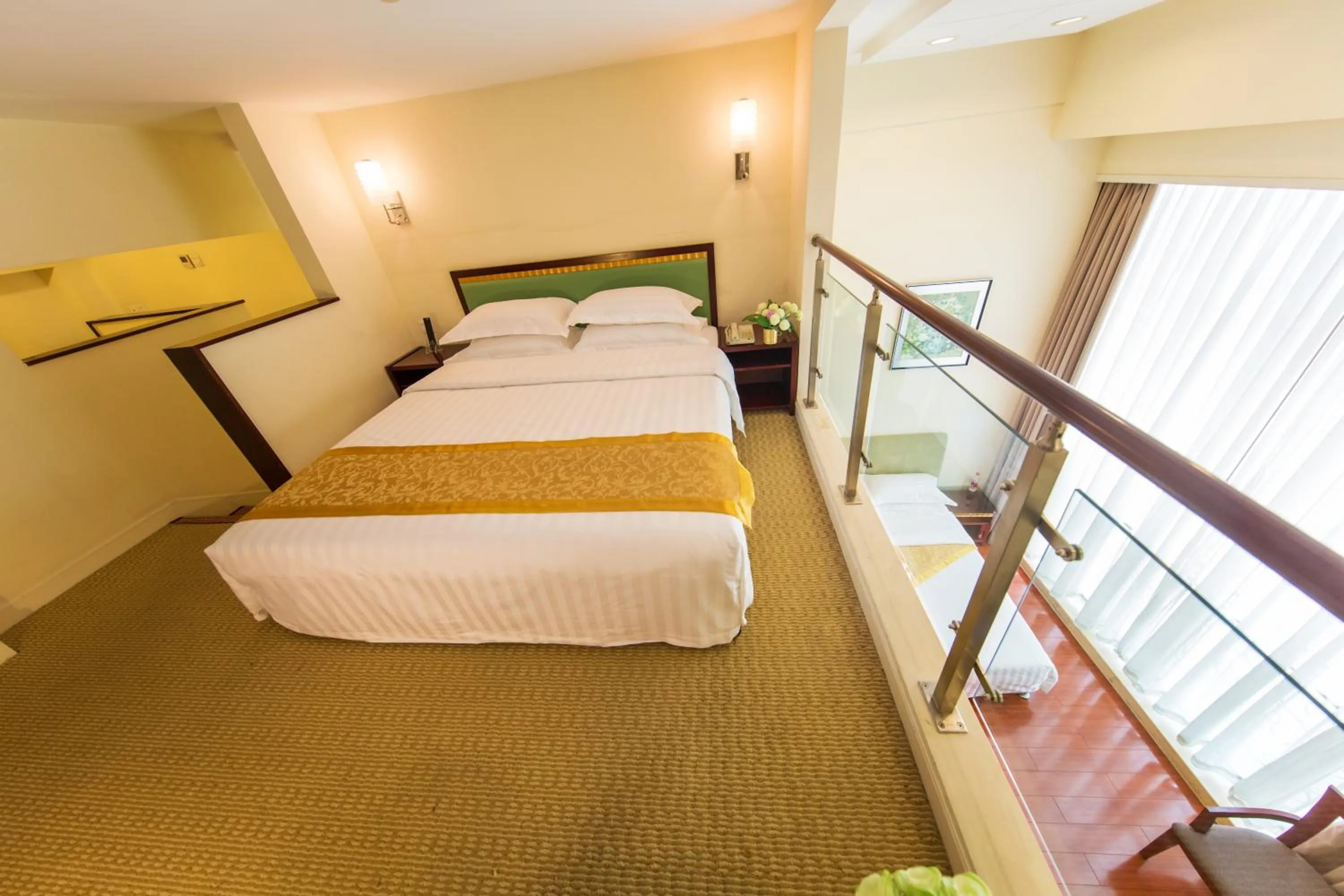 Bed in Yantai Meiya International ApartHotel (Previous Ramada Plaza)