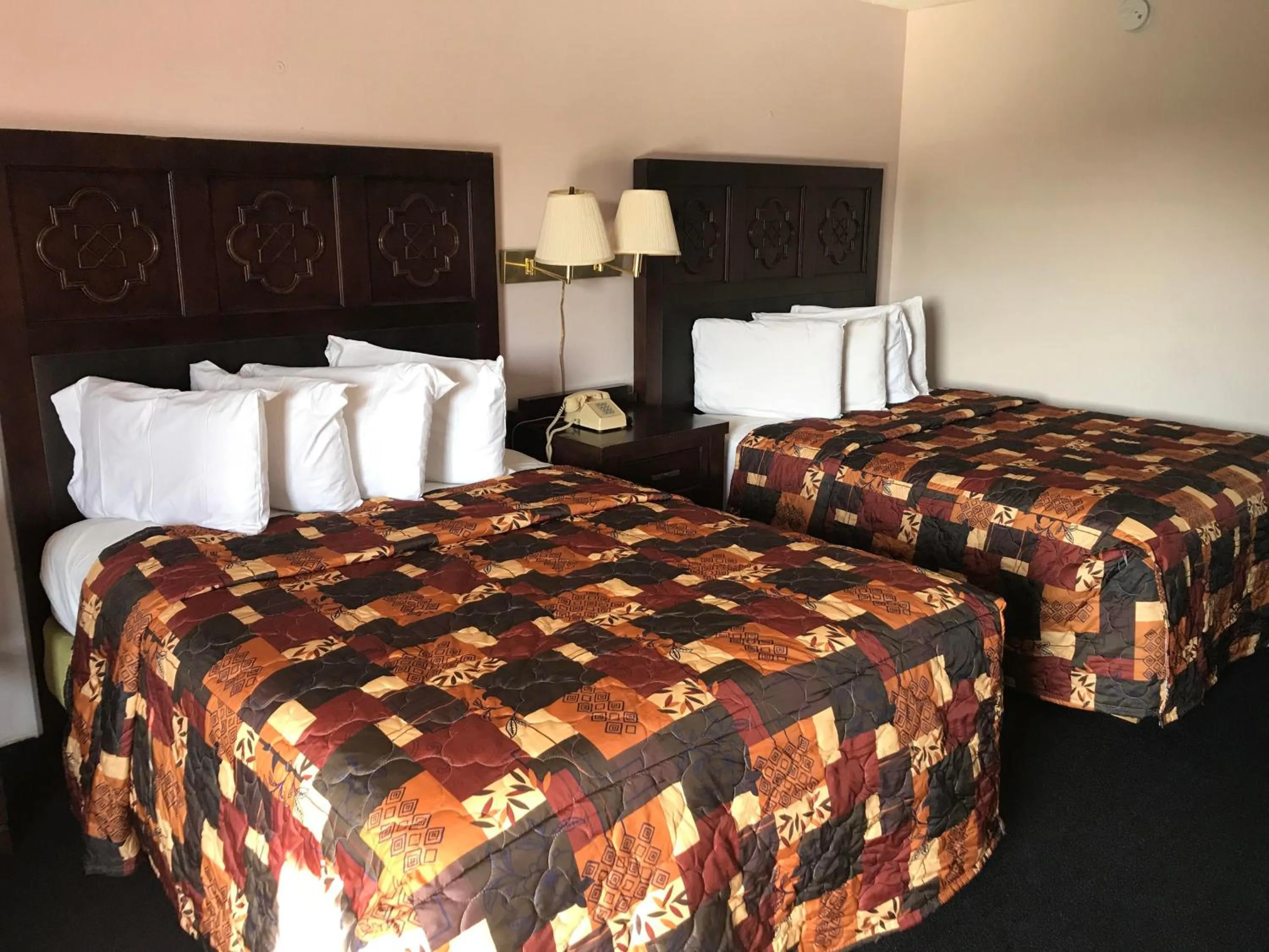 Decorative detail, Bed in Enterprise Motel