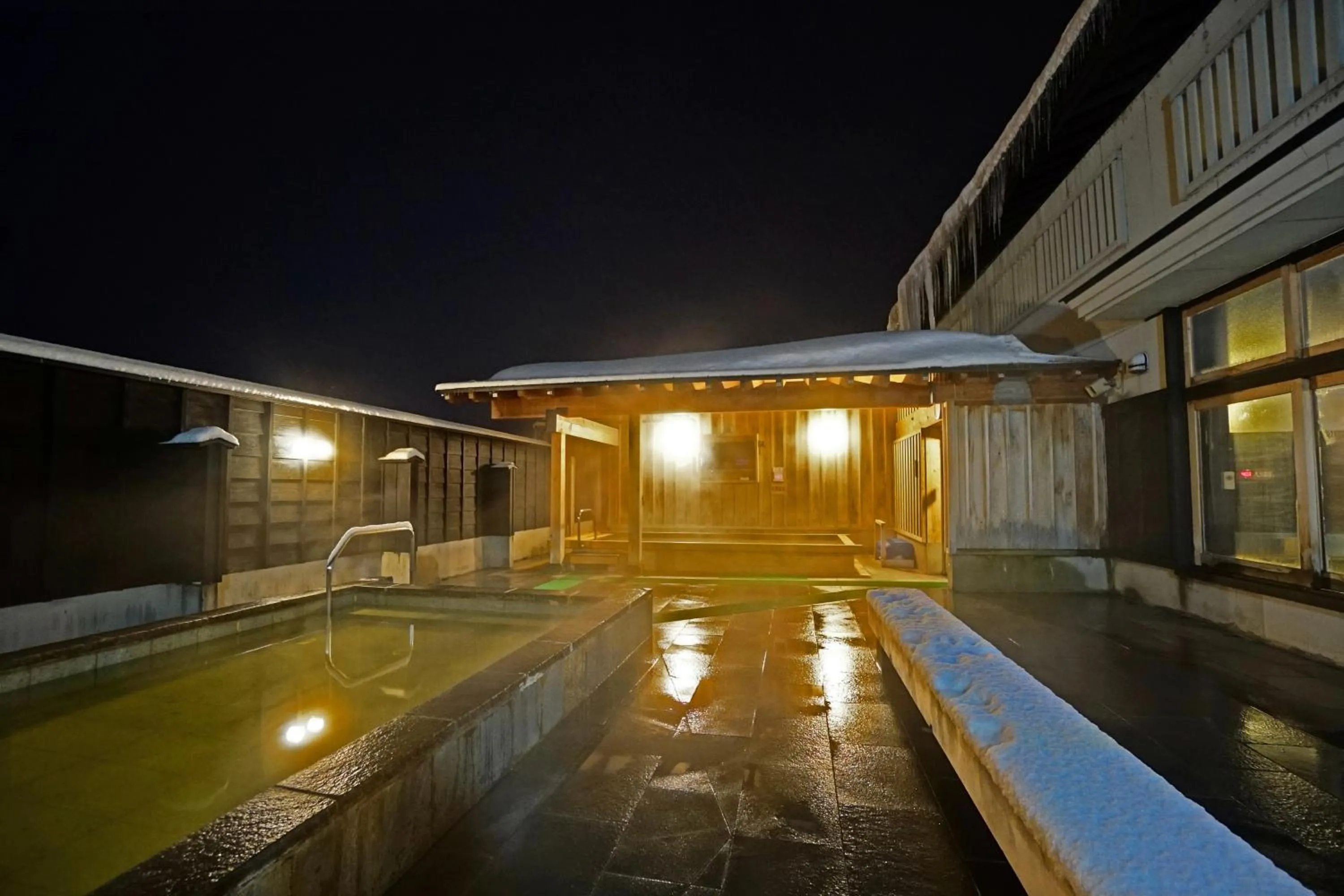 Open Air Bath in Mikasa Tennen Onsen Taikonoyu Sparesort Hotel Taiko Bettei Hatago