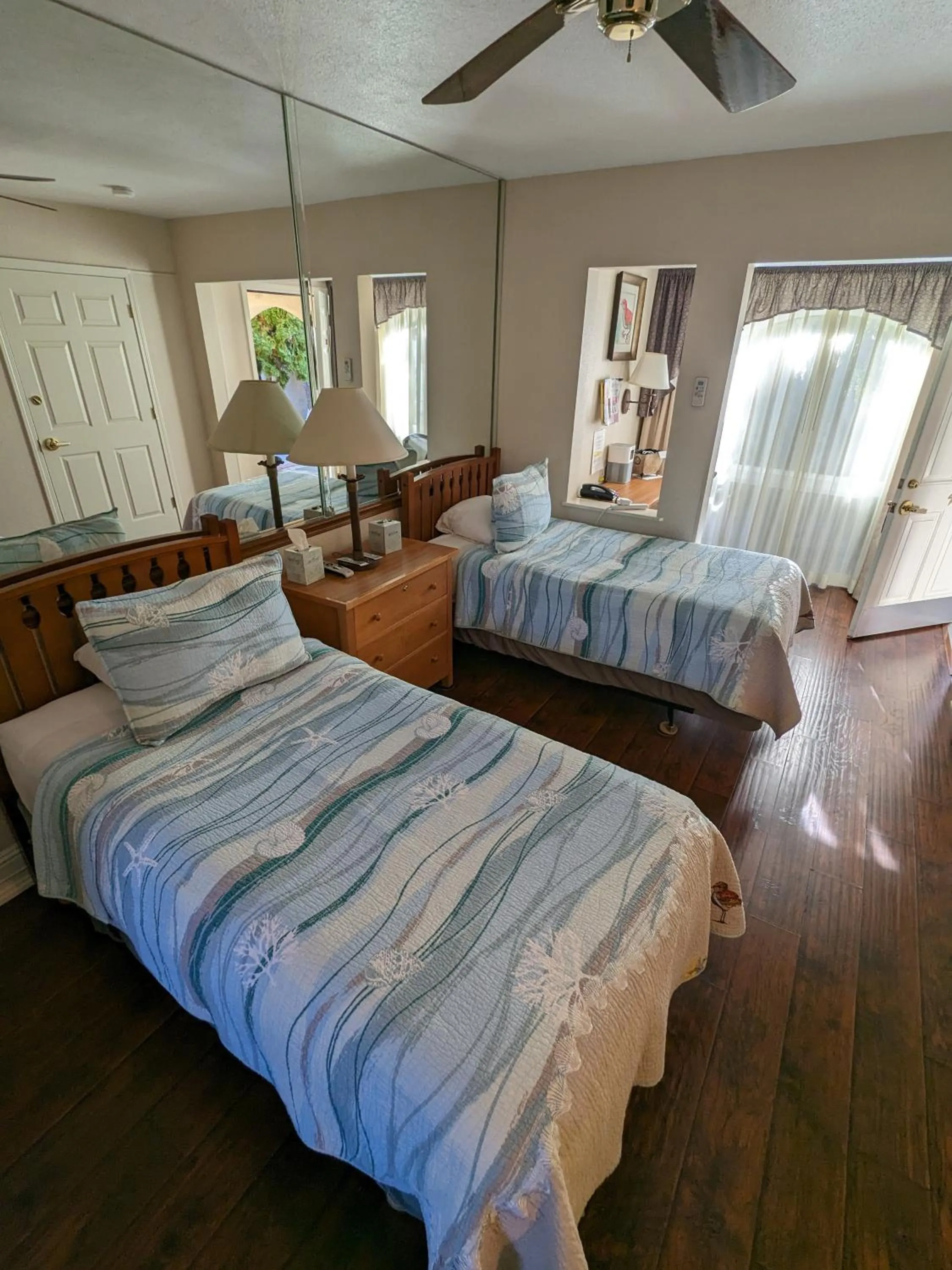 Bedroom, Bed in Los Gatos Garden Inn Hotel