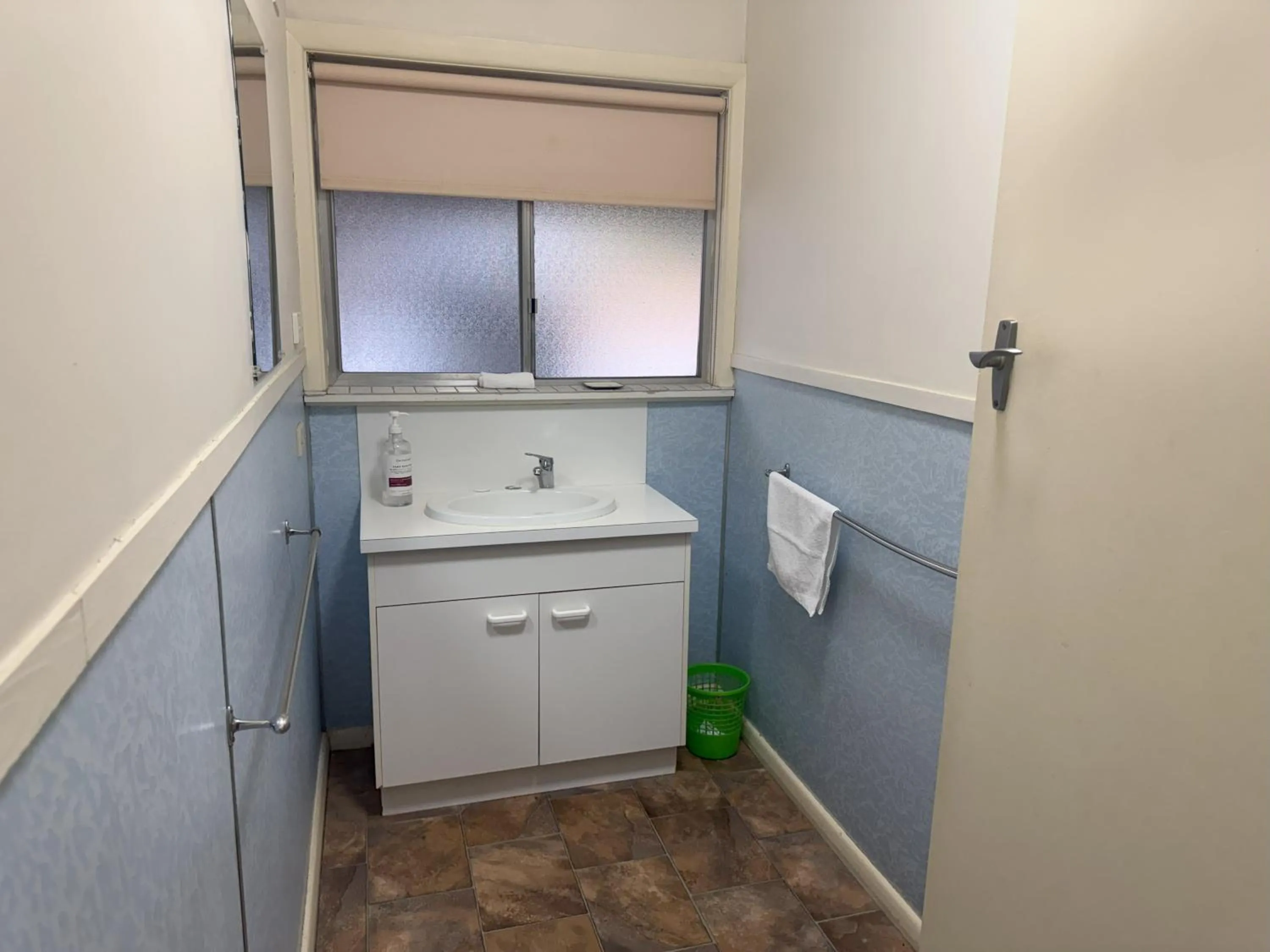 Bathroom in Ovensview On Riverside