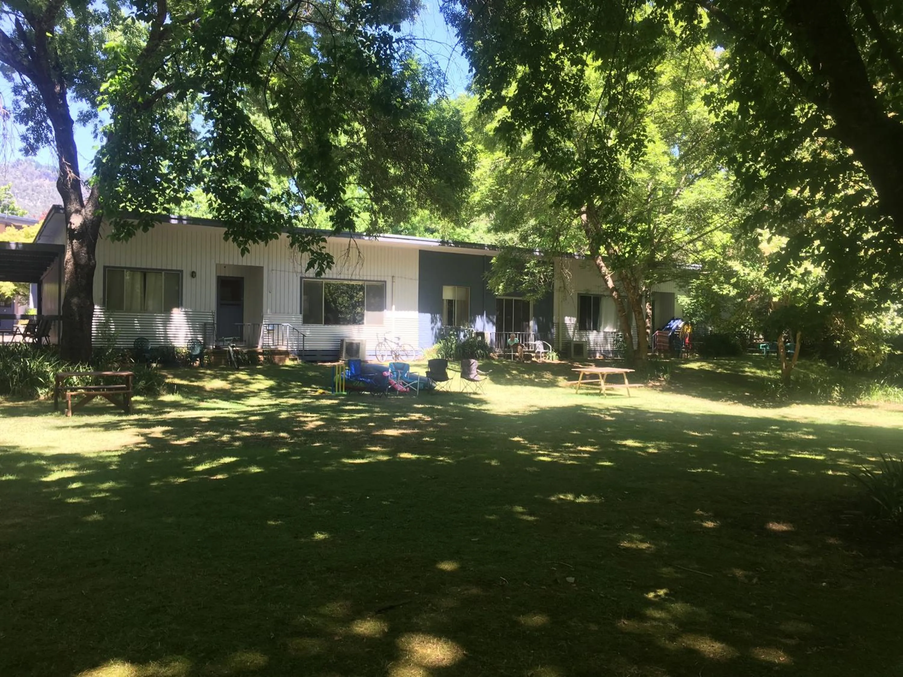 Garden in Ovensview On Riverside