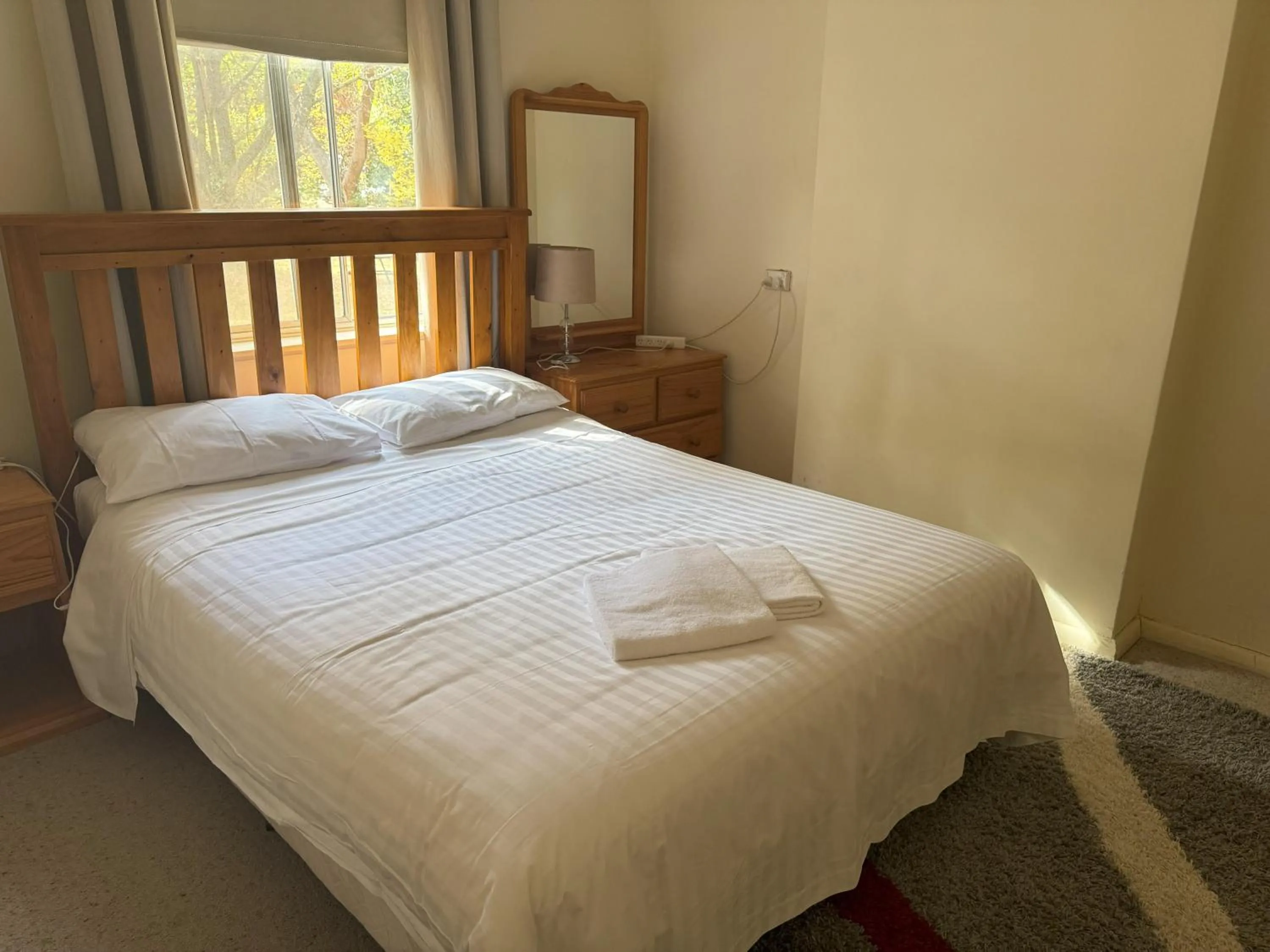 Bedroom, Bed in Ovensview On Riverside