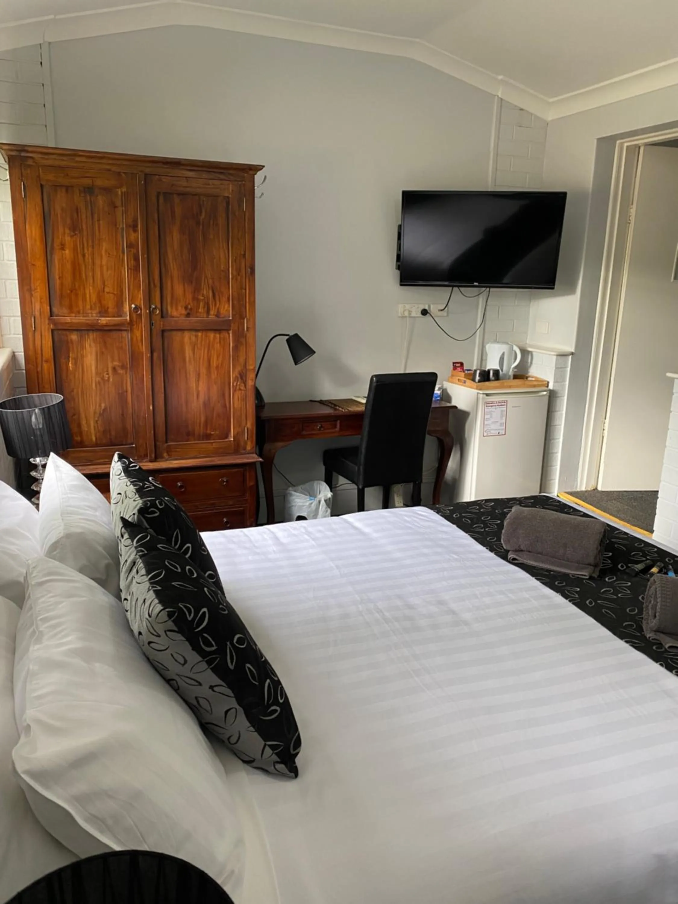 Bed in The Old Convent Dalwallinu