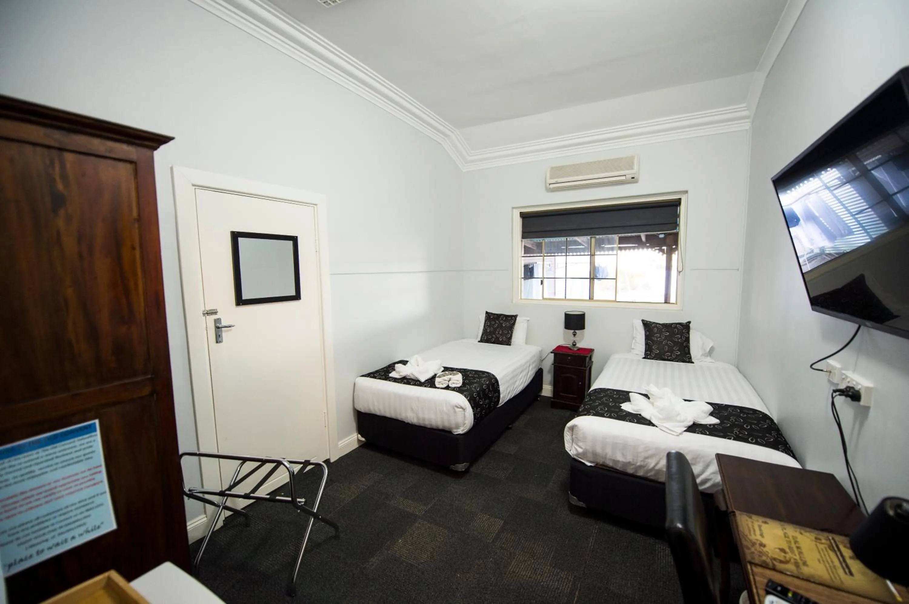 Coffee/tea facilities, Bed in The Old Convent Dalwallinu