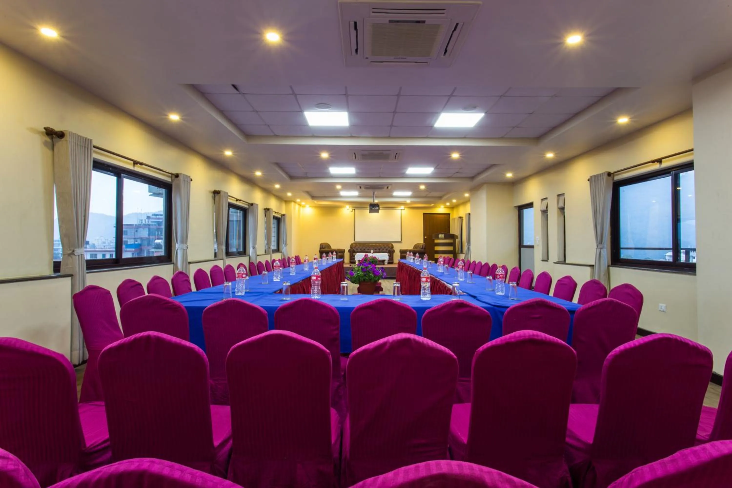 Meeting/conference room in Hotel Queens Park
