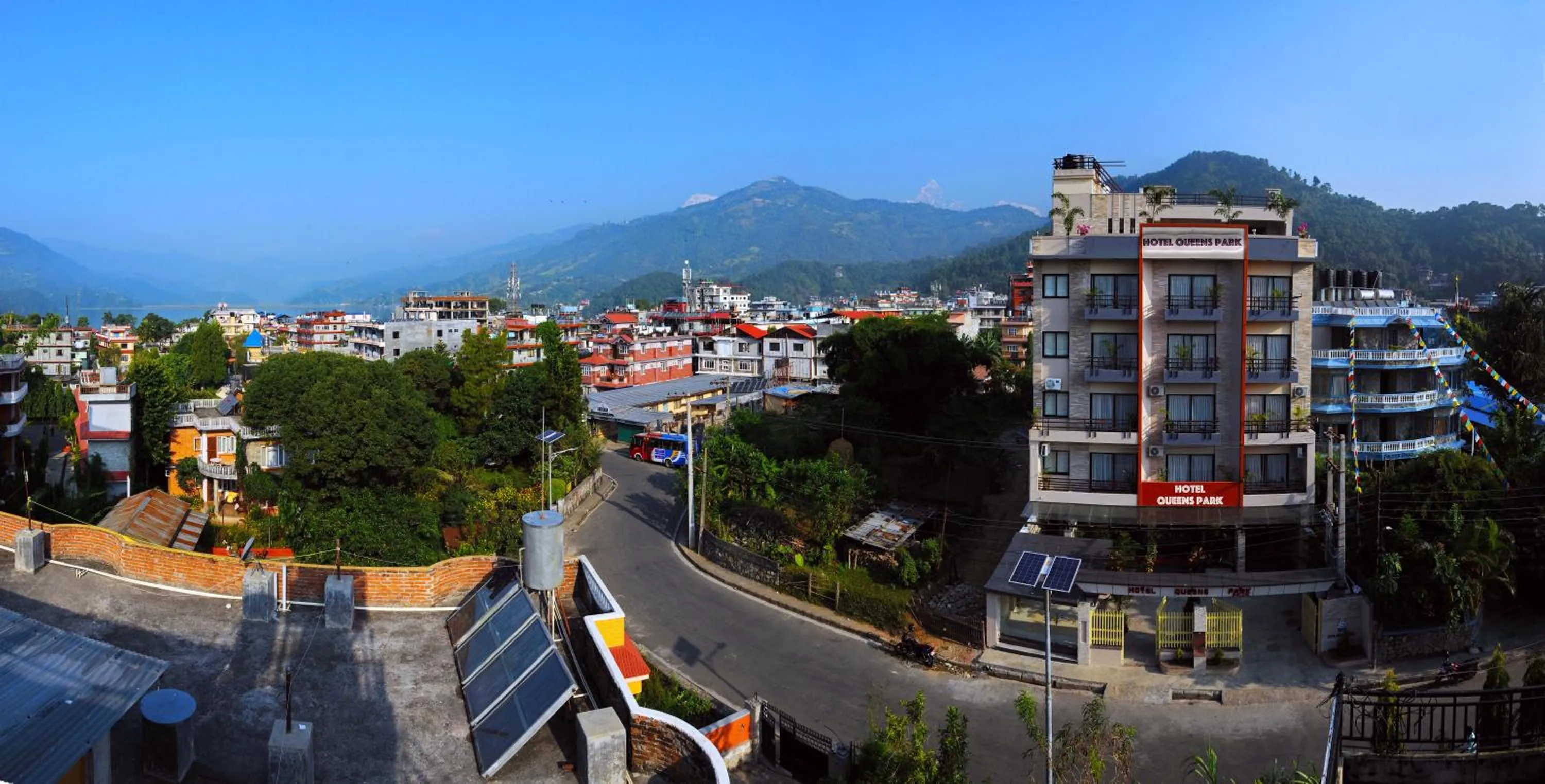 Facade/entrance in Hotel Queens Park