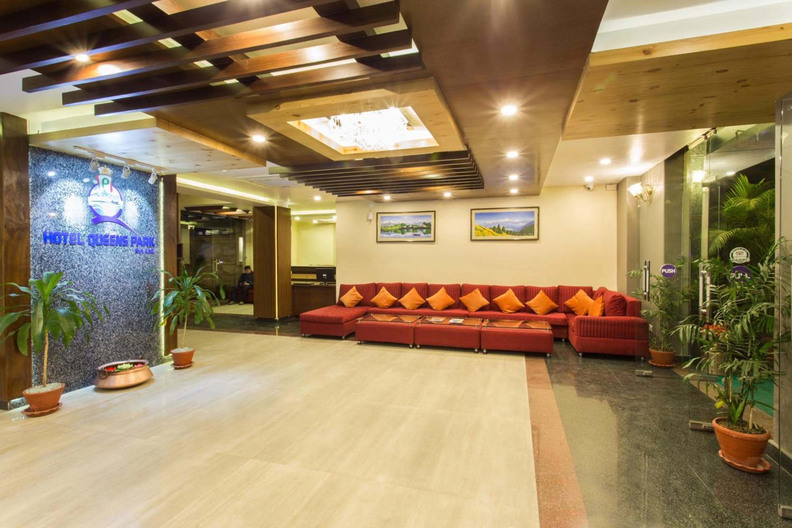 Seating area in Hotel Queens Park