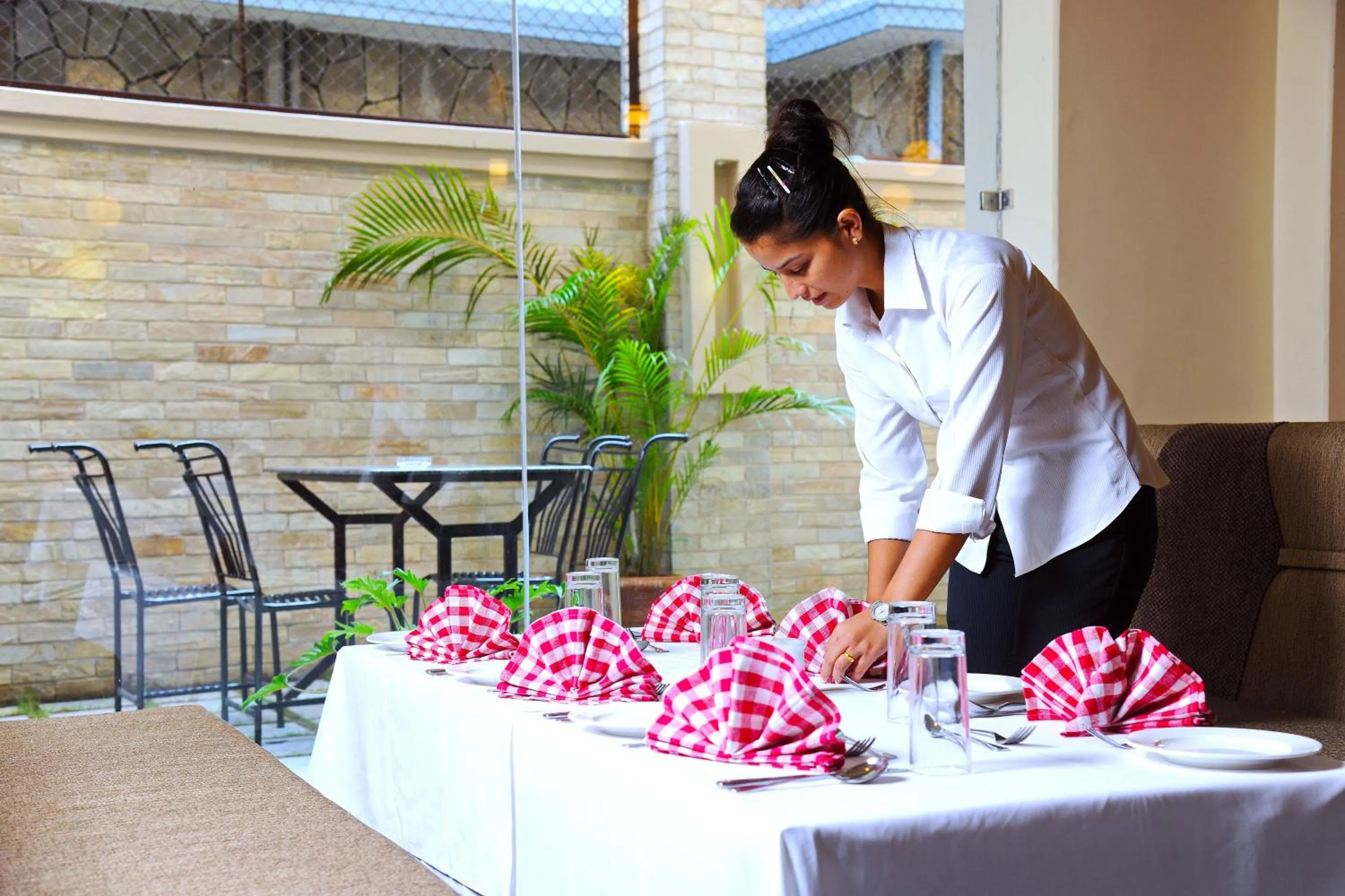 Dining area in Hotel Queens Park