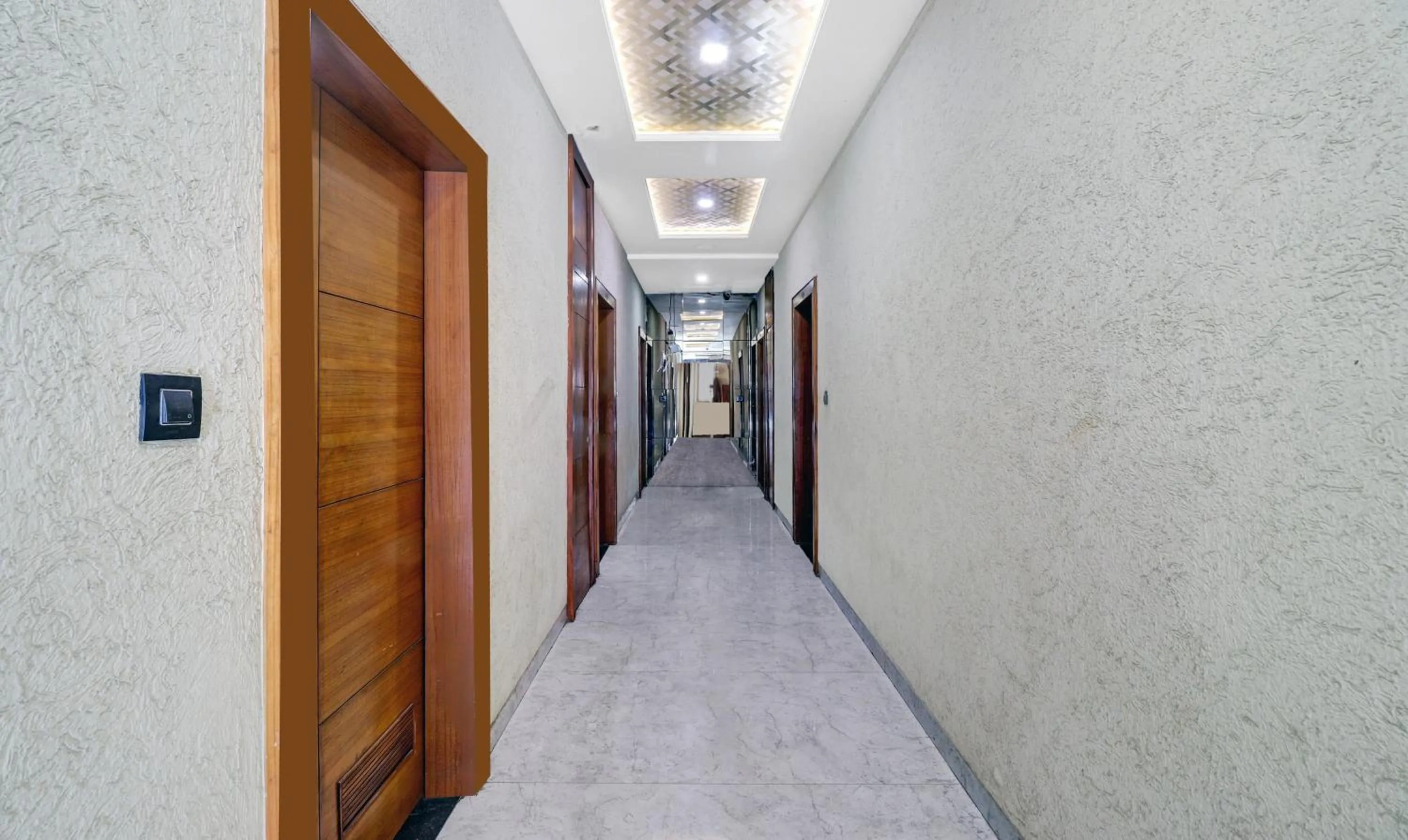 Lobby or reception in Itsy Hotels Anjali Mahal, 500 Mtrs From Mathura Railway Station