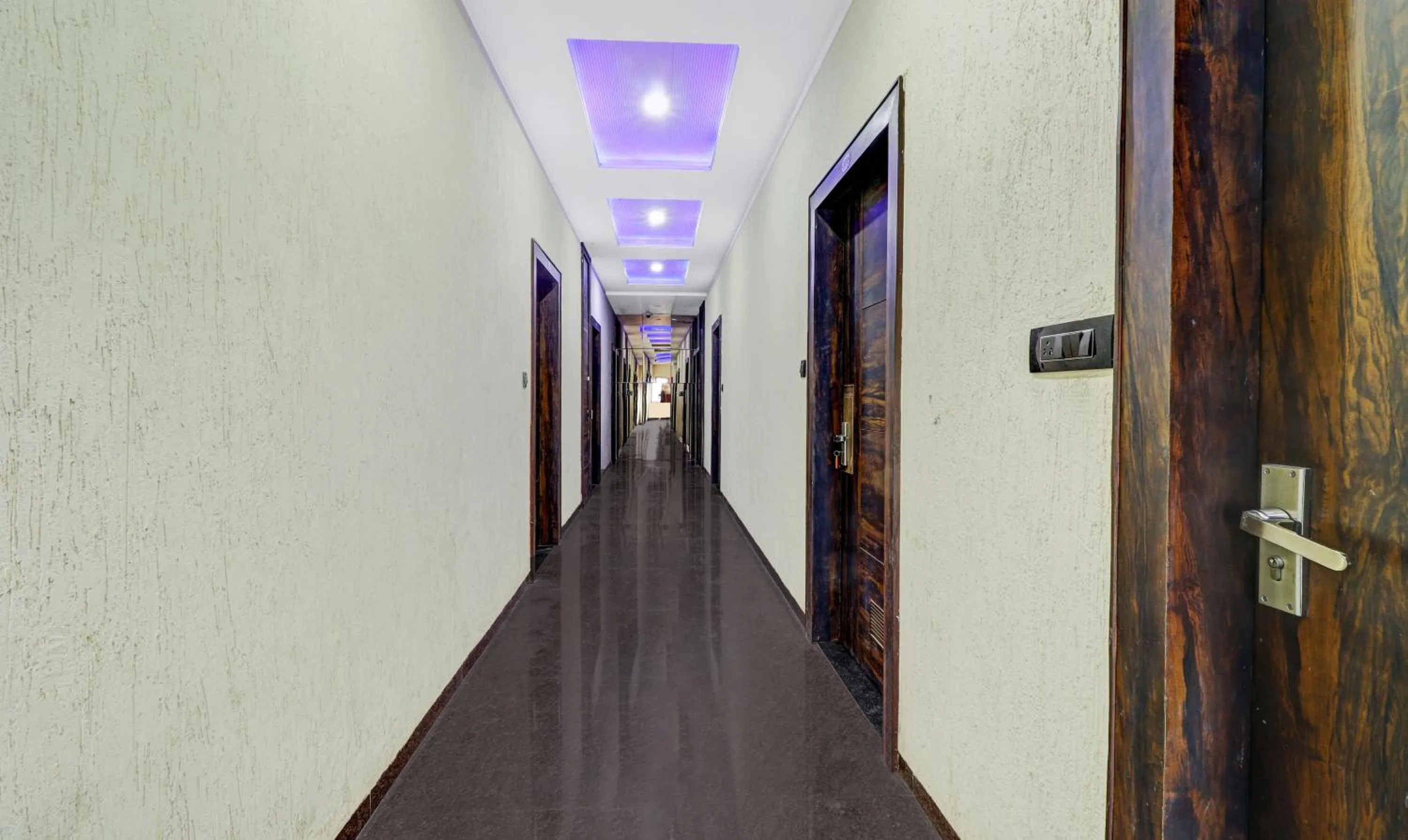 Lobby or reception in Itsy Hotels Anjali Mahal, 500 Mtrs From Mathura Railway Station