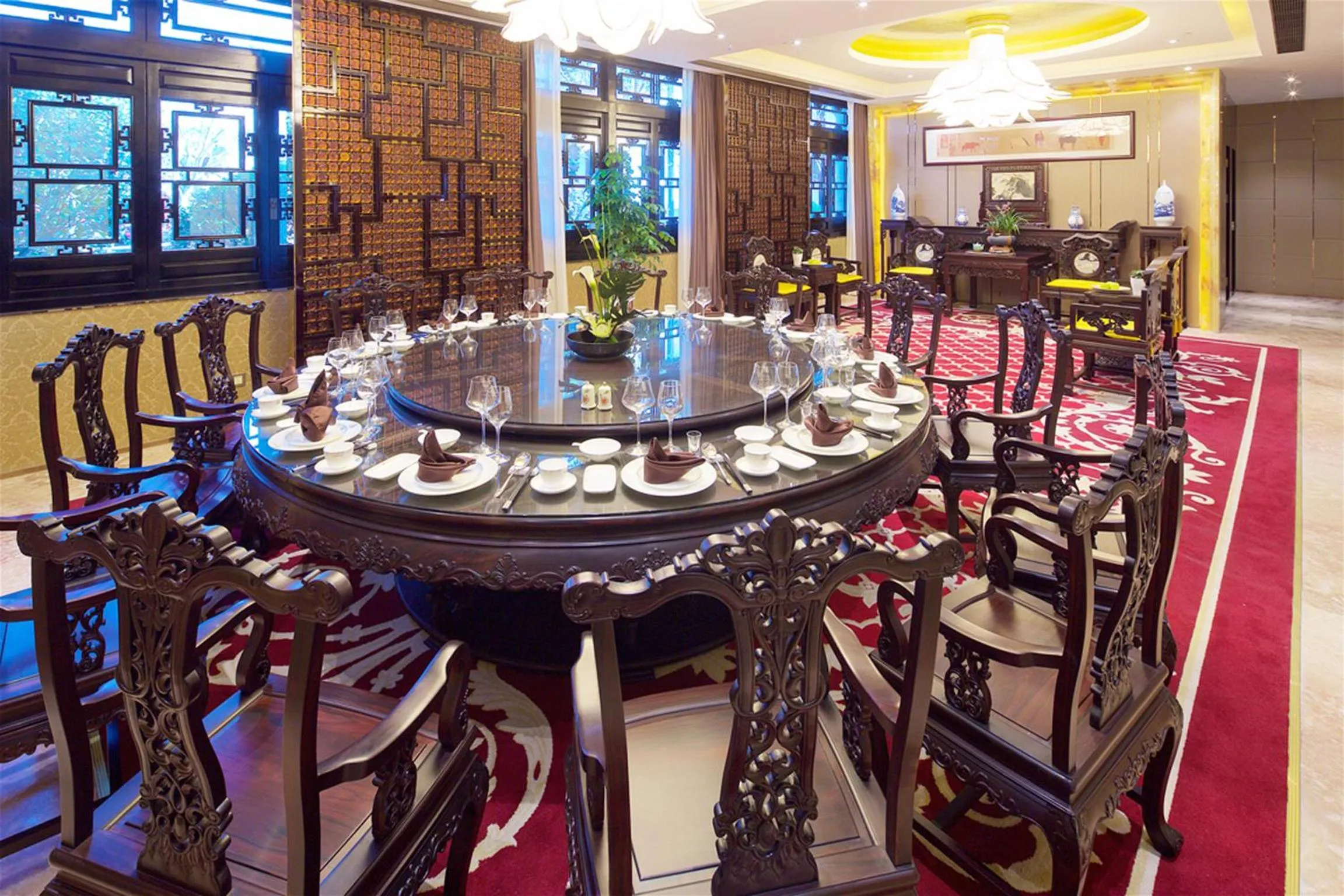 Restaurant/places to eat in Royal Garden Hotel Shanghai-Free Shuttle to and From Disney & PVG & close Metro Line2 easy to SHA New Expo