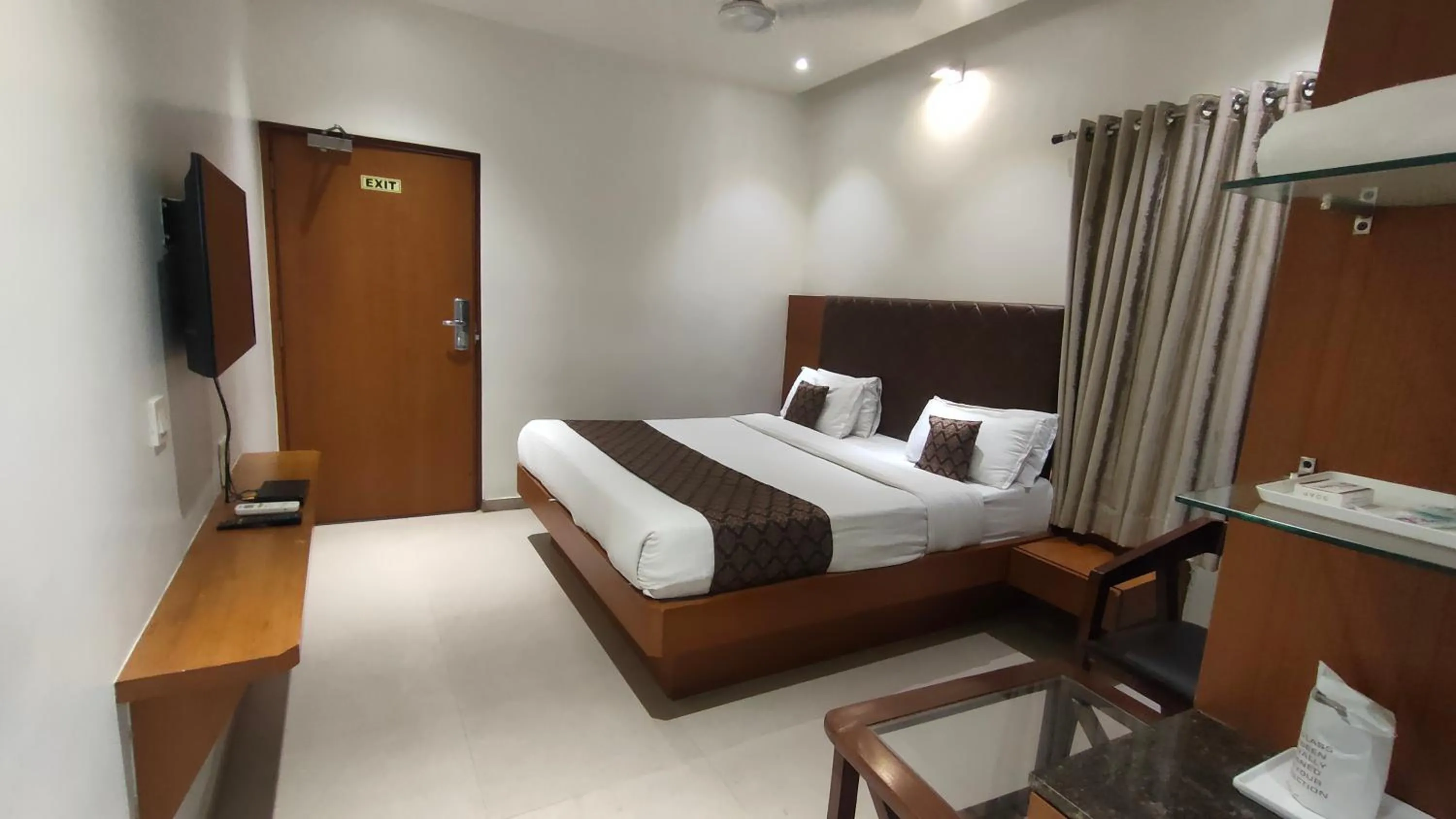 Photo of the whole room, Bed in Hotel Vintage