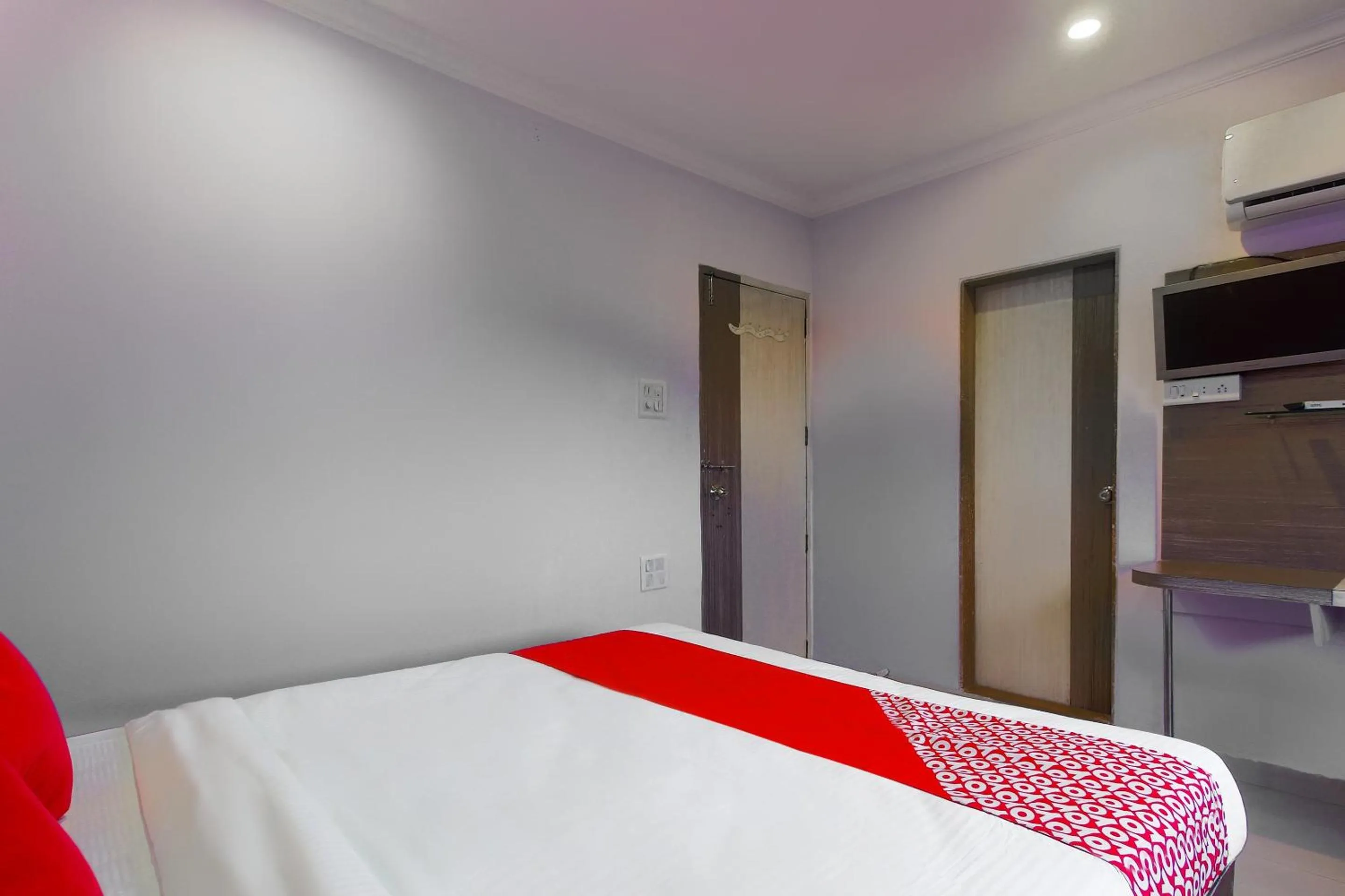 Bedroom, Bed in Super Hotel O MK Residency