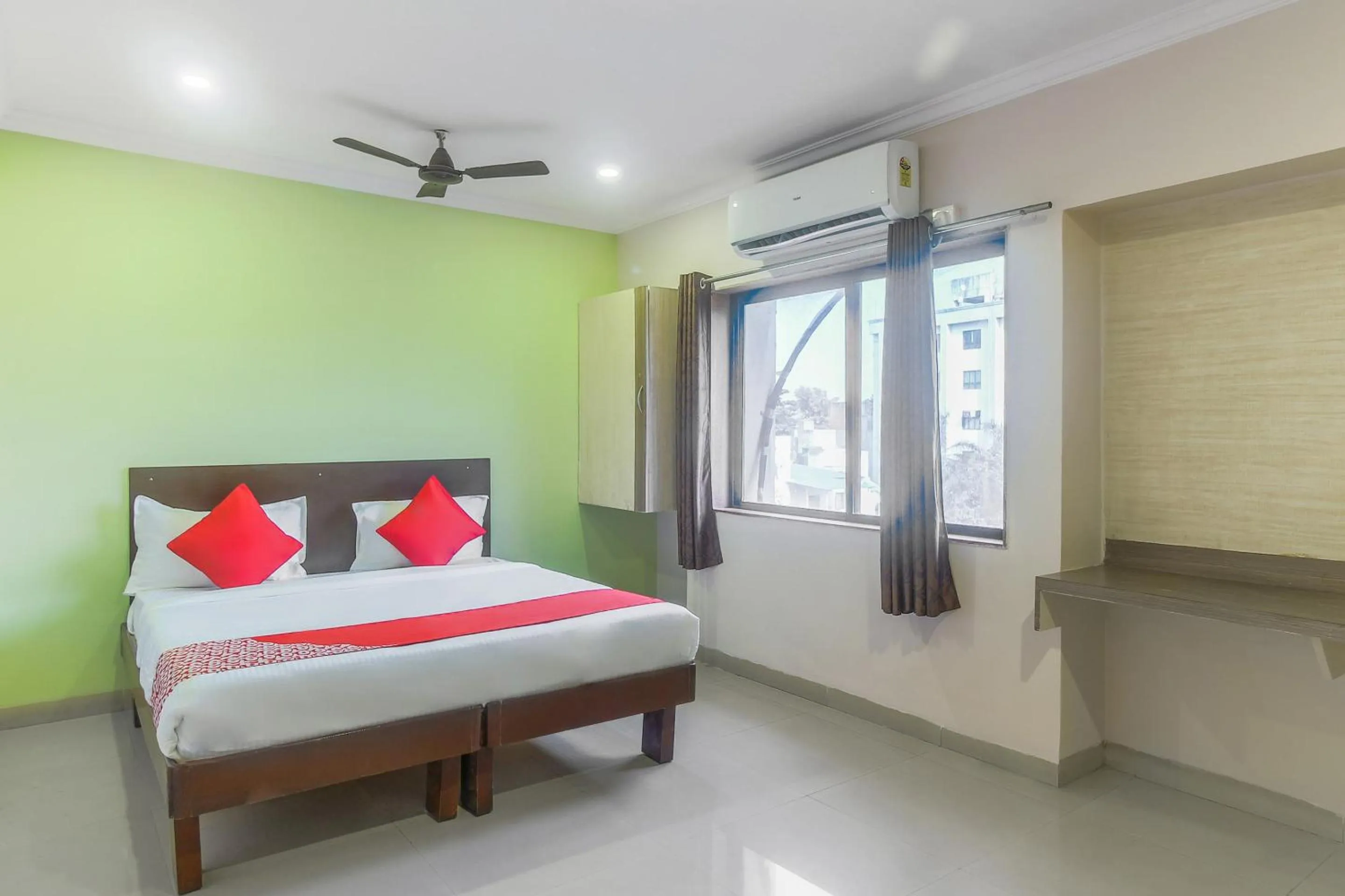 Bedroom, Bed in Super Hotel O MK Residency