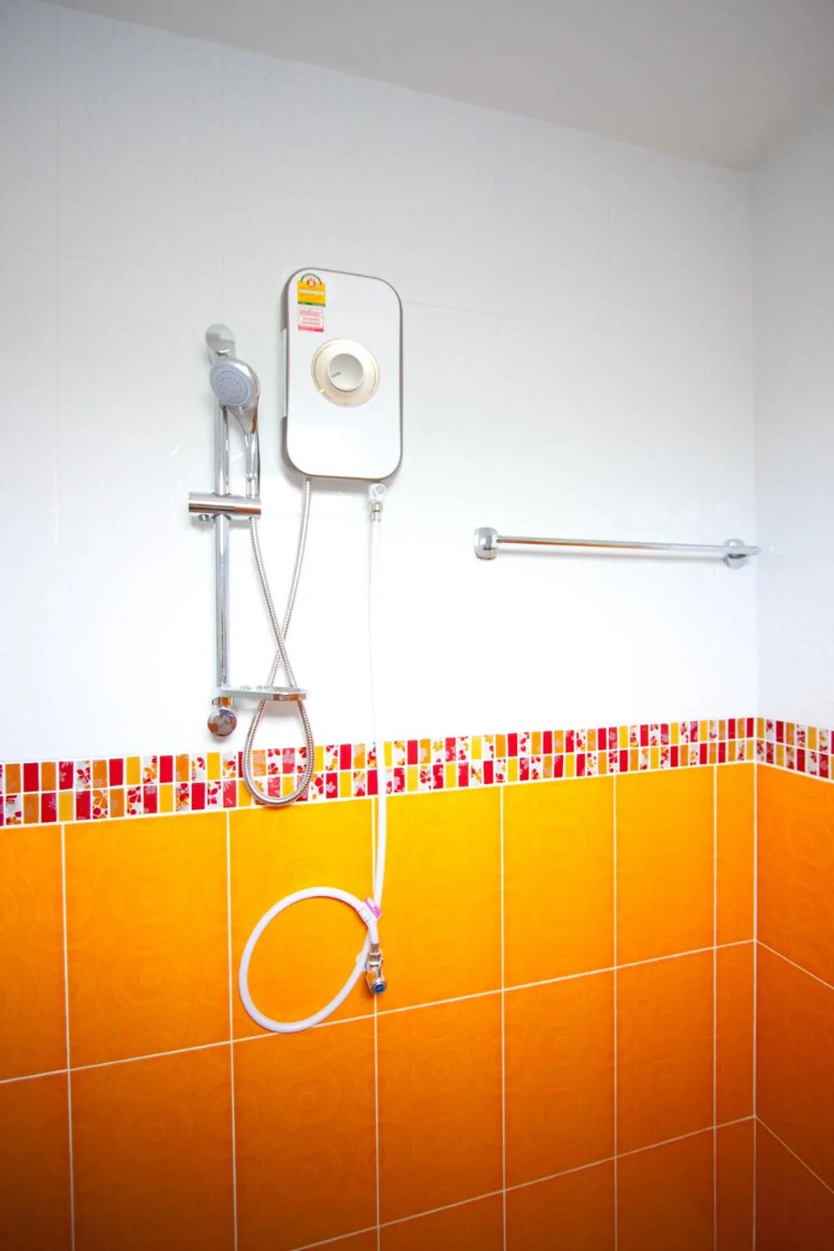 Shower in Bannrommai Sattahip