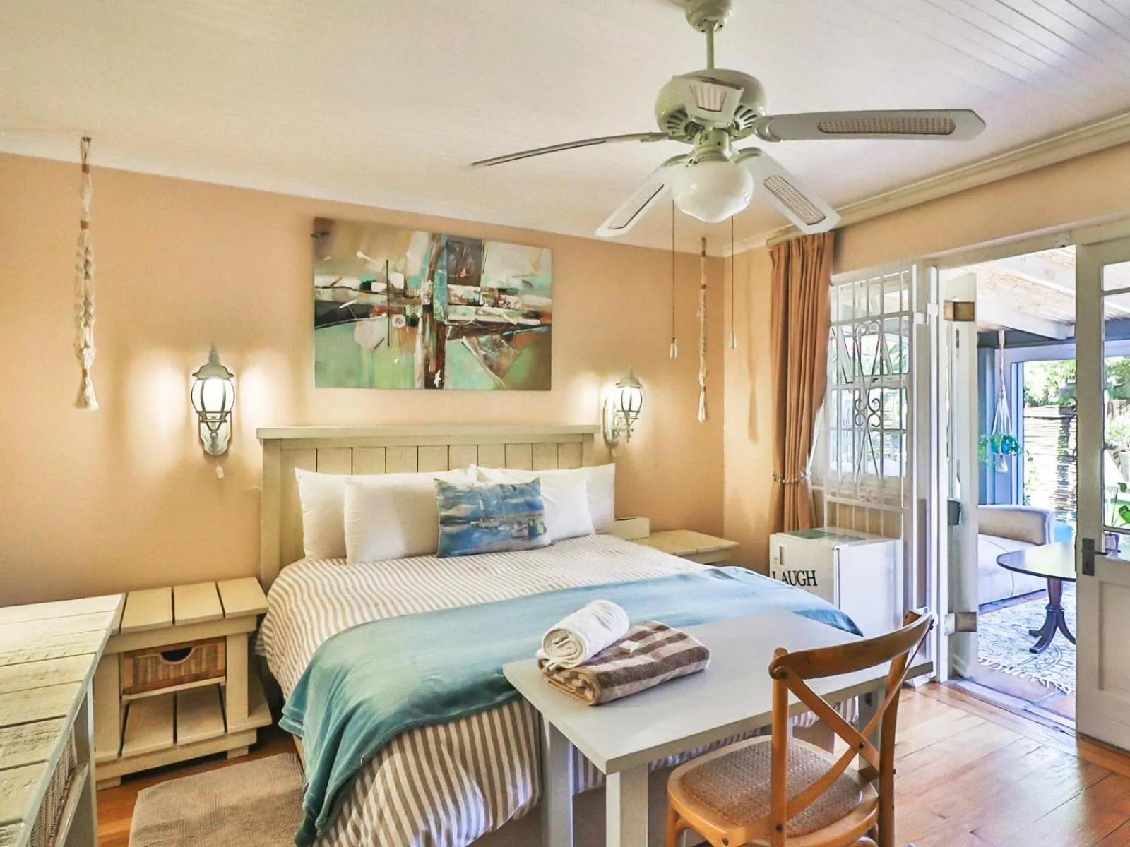 Photo of the whole room, Bed in Inn-Style