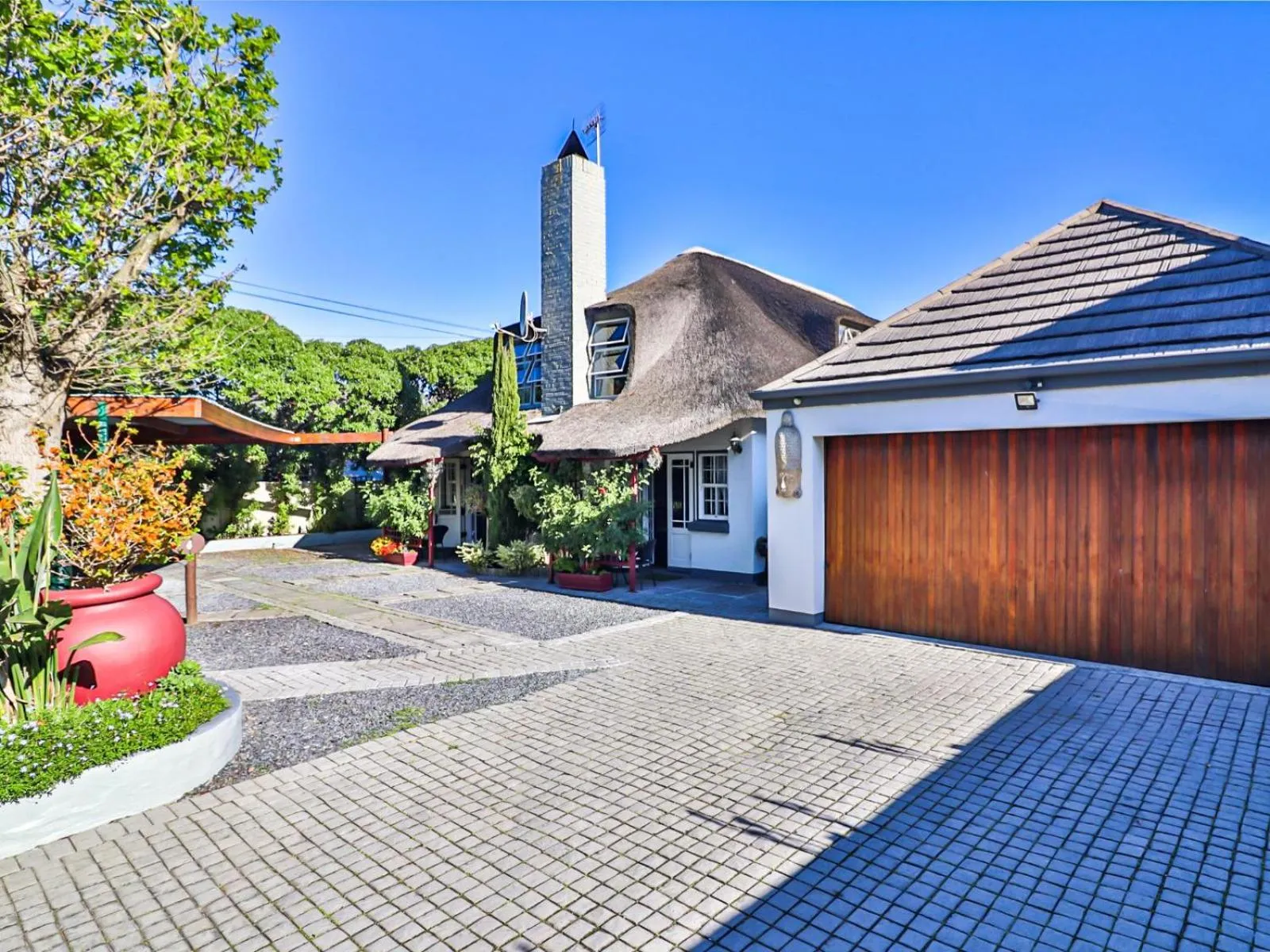 Property building in Inn-Style