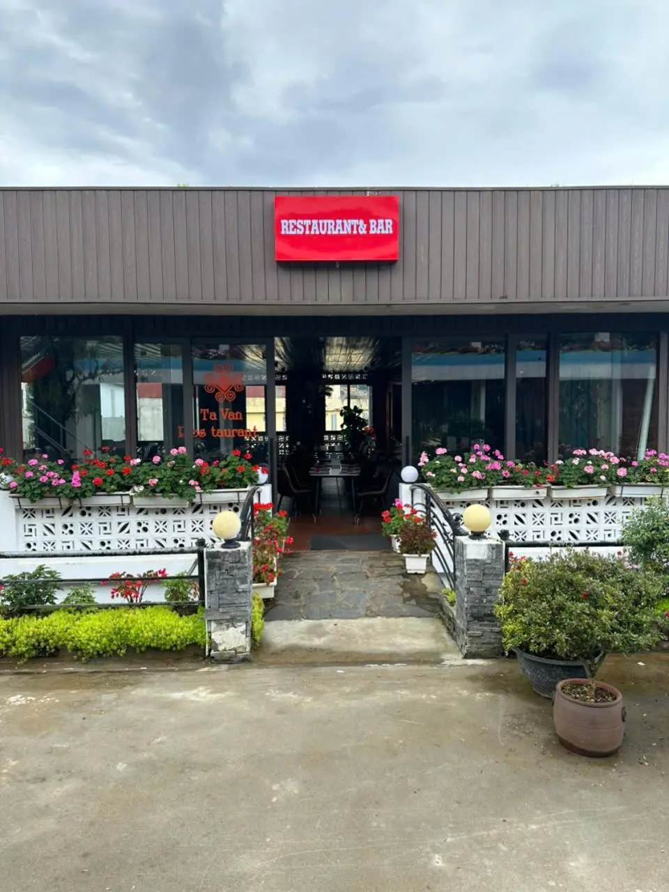 Restaurant/places to eat in Sapa Village Hotel