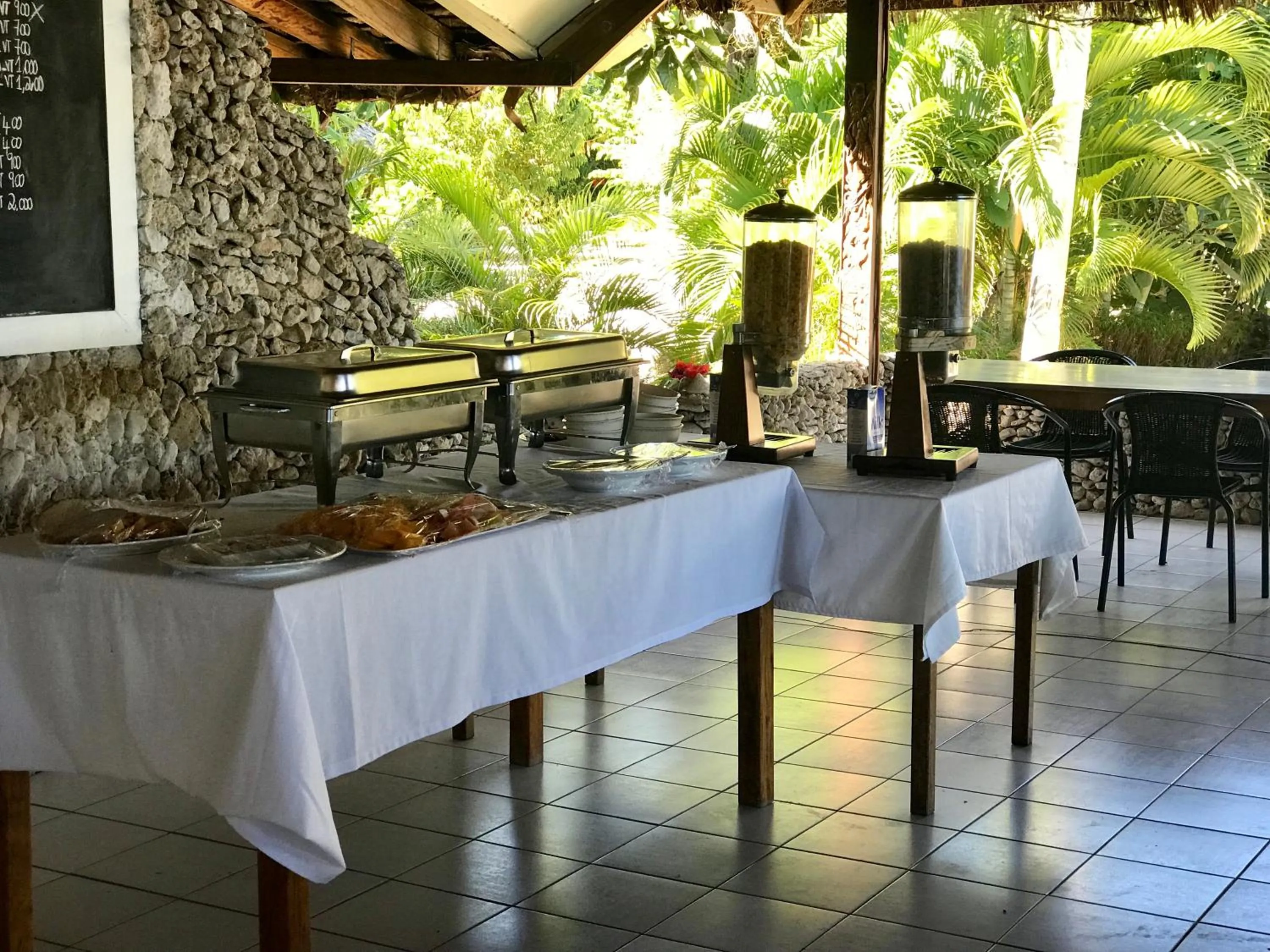 Breakfast in Tanna Evergreen Resort & Tours