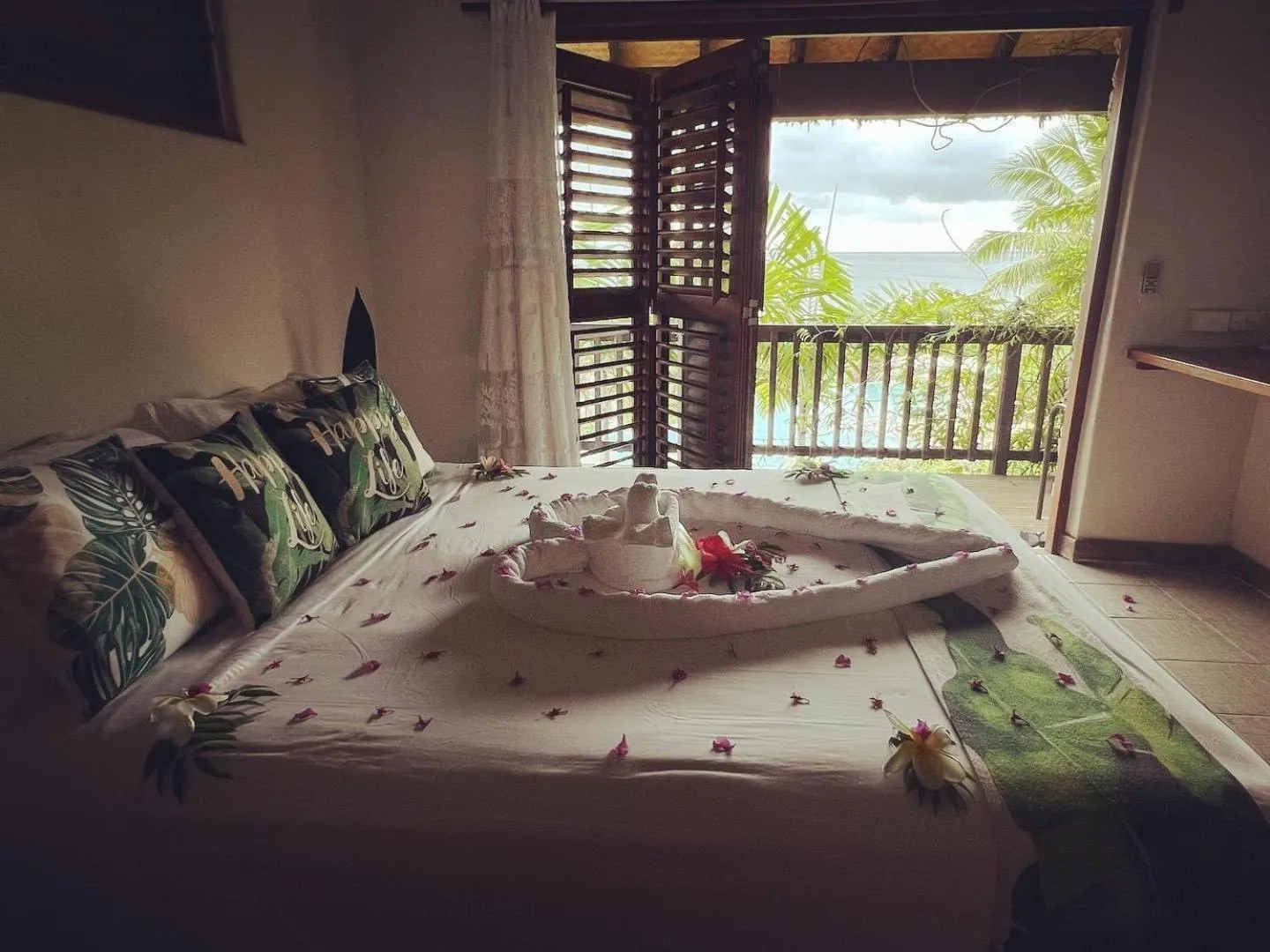 Bed in Tanna Evergreen Resort & Tours