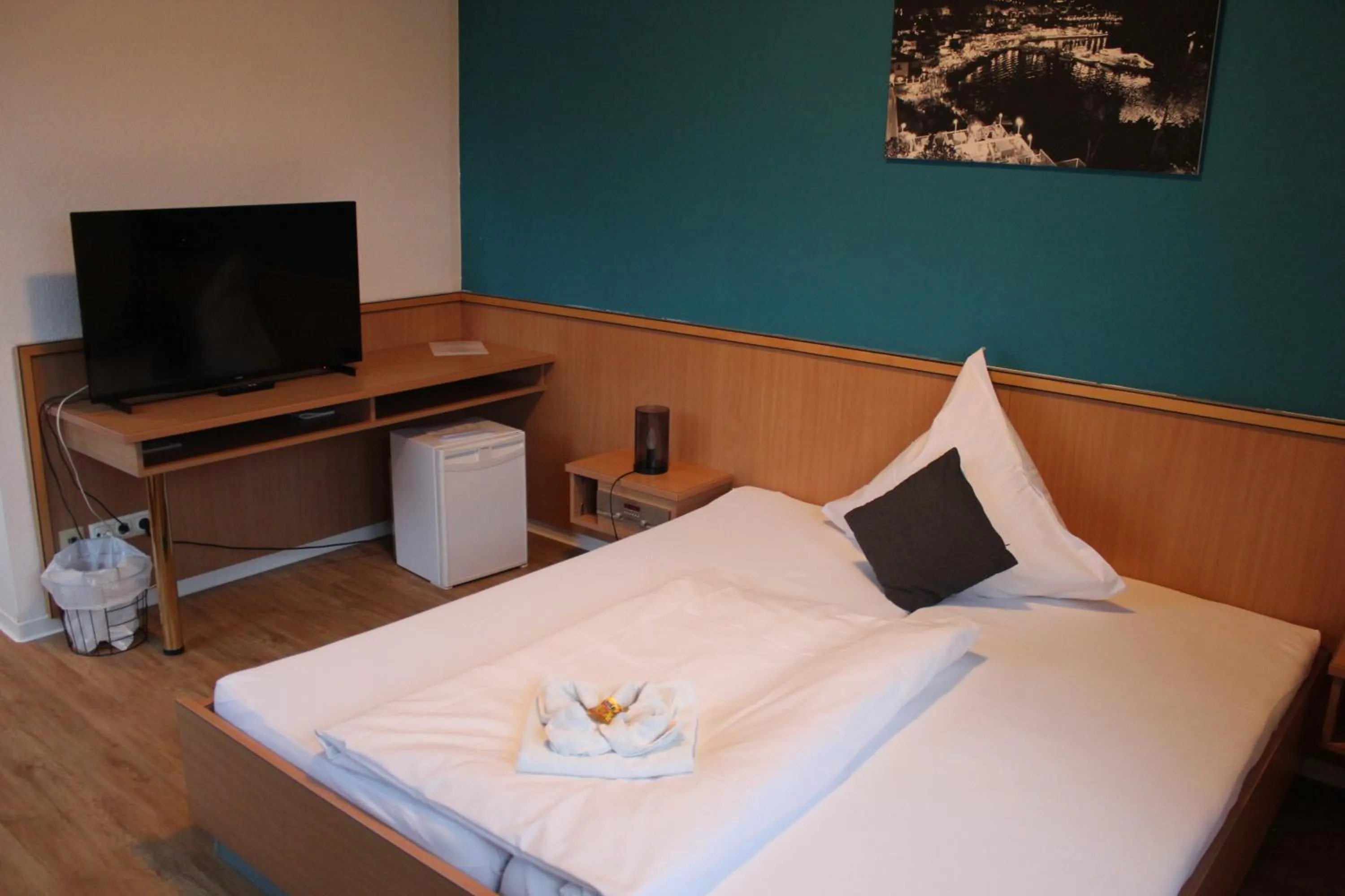 Bed in Olympia Hotel & Restaurant