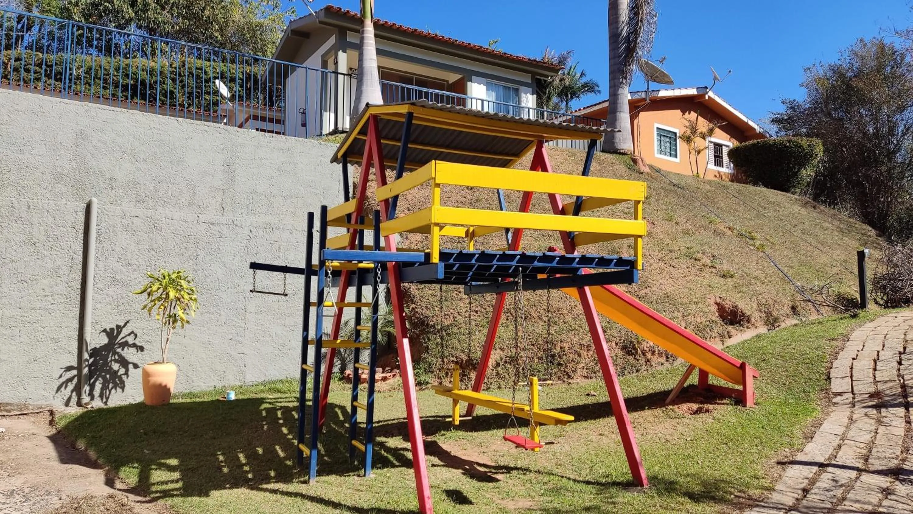 children in Chalés Vila da Serra