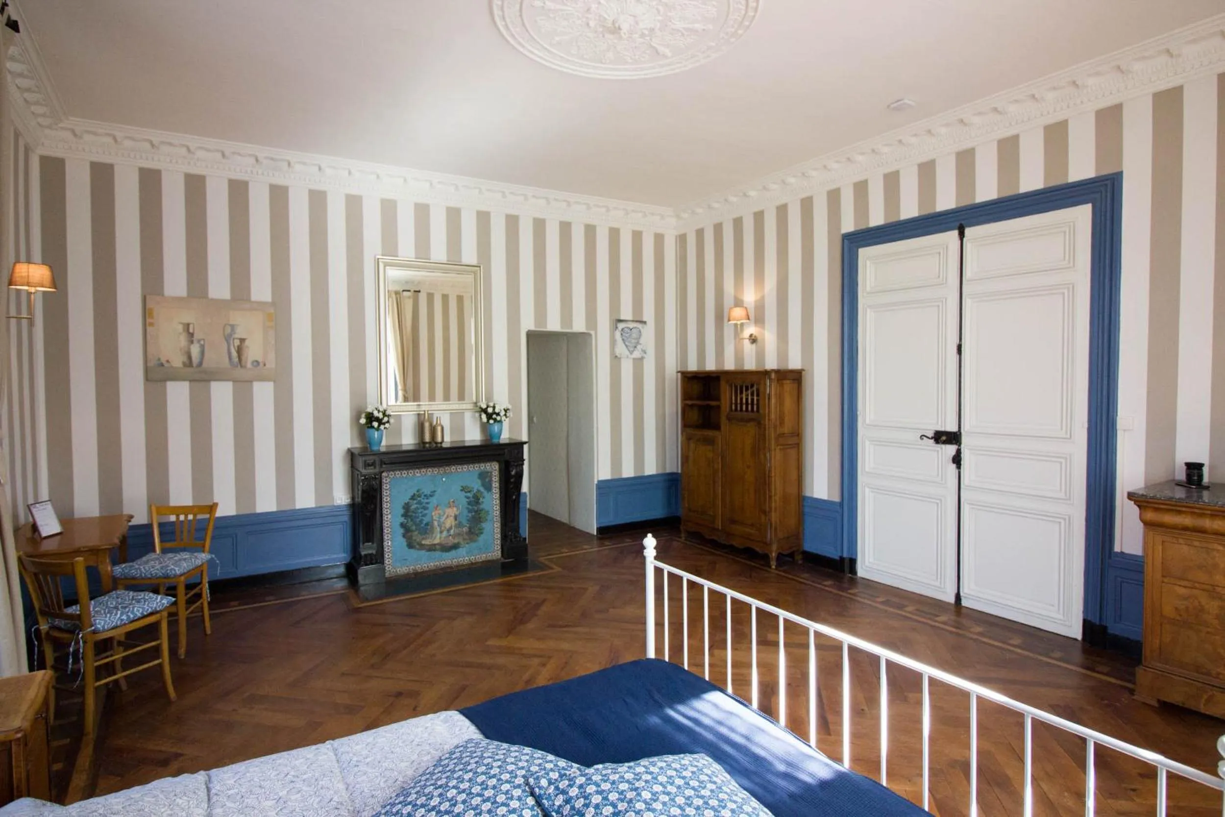 Photo of the whole room, Bed in Domaine des Lilas