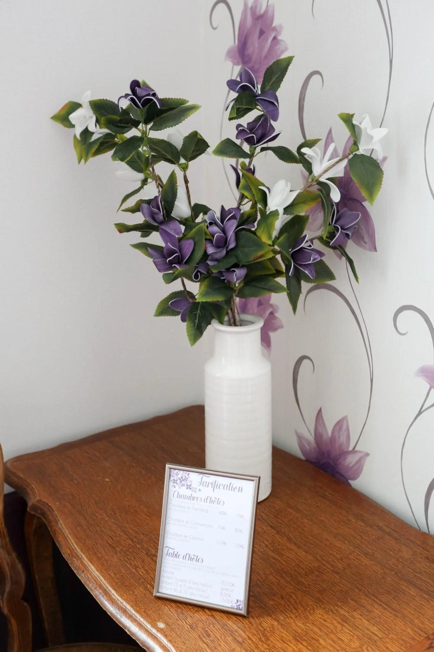 Decorative detail in Domaine des Lilas