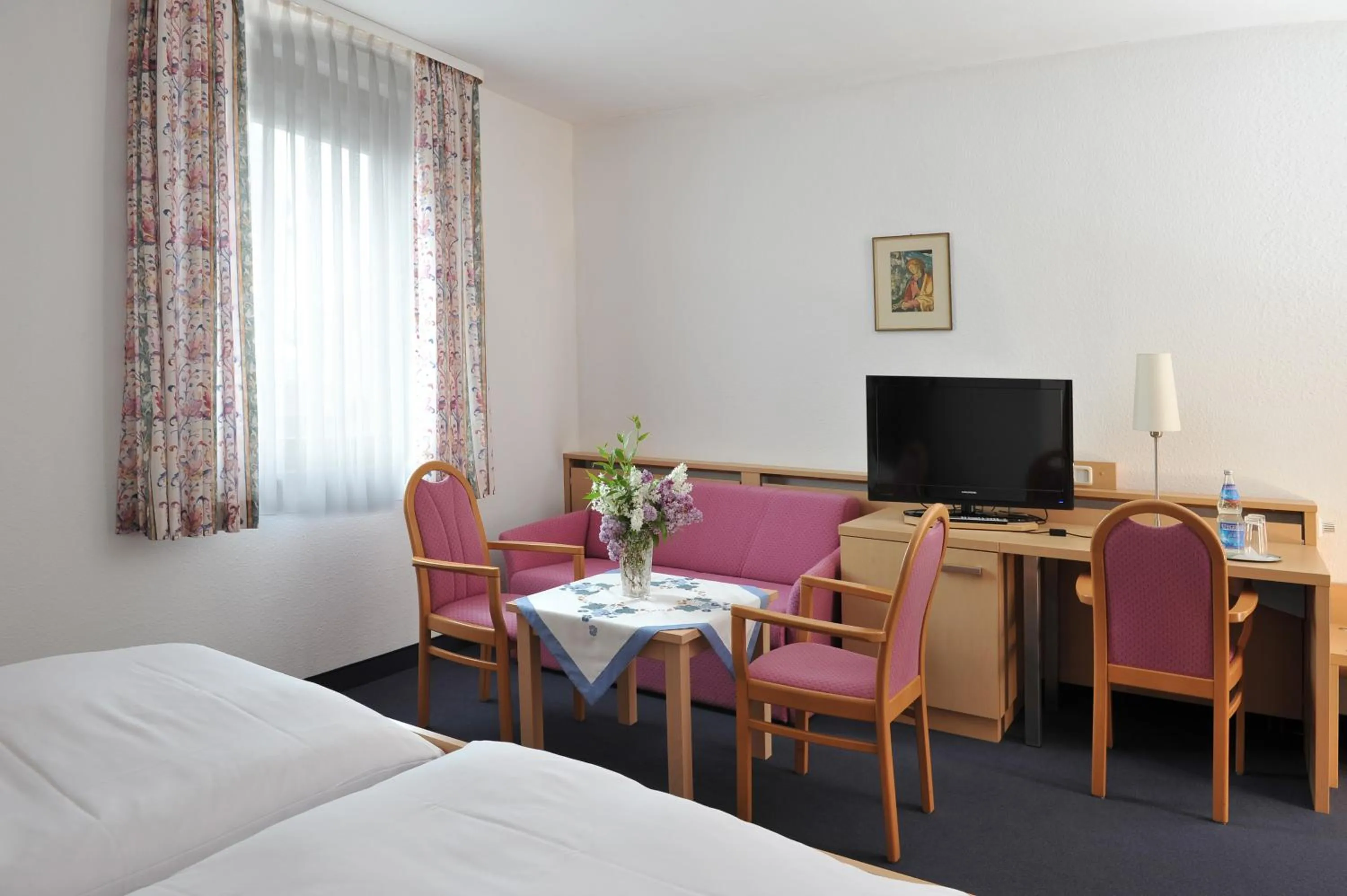 Photo of the whole room, Bed in Hotel Grüner Baum