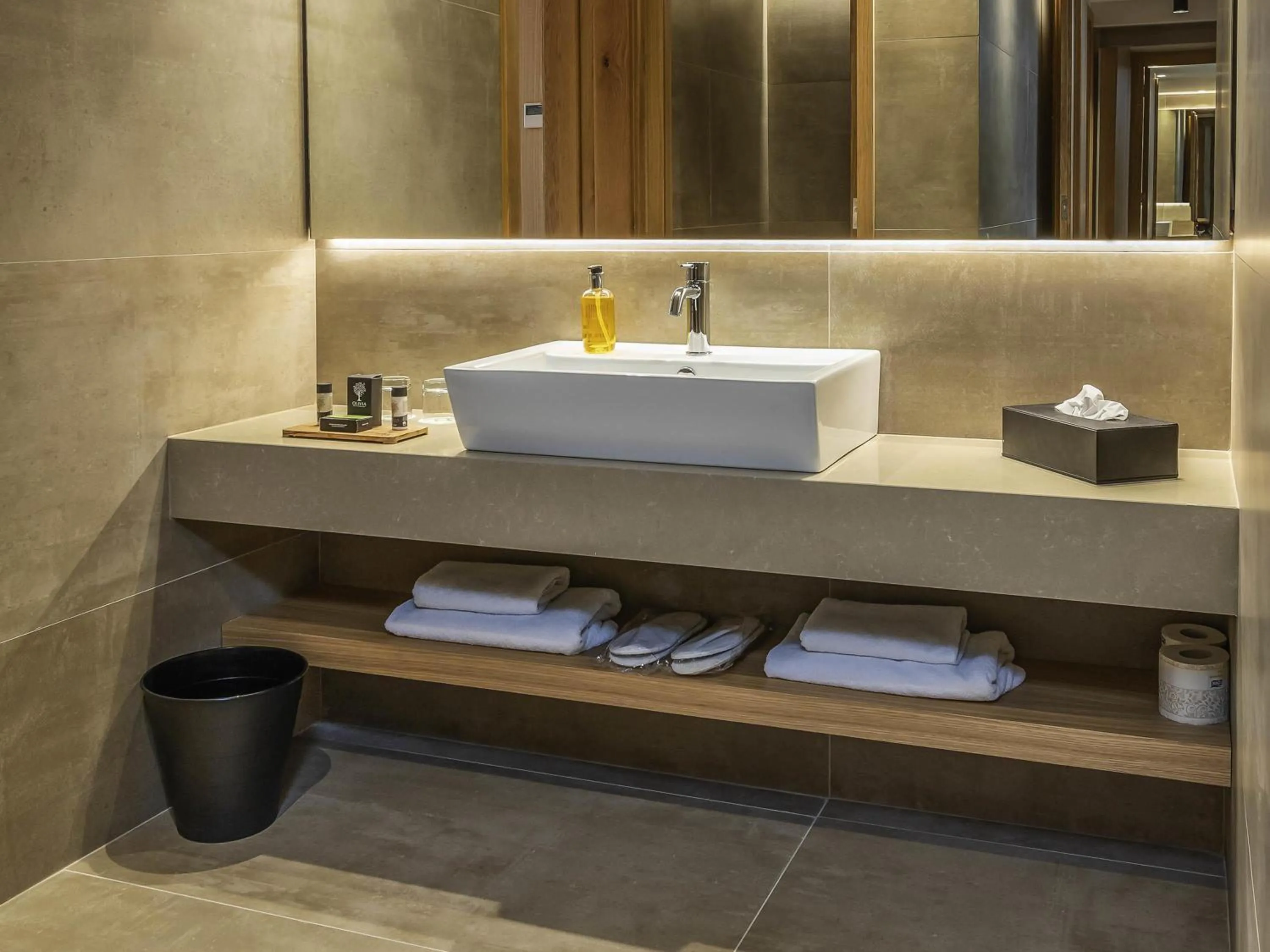 Bedroom in Ibis Styles Heraklion Central