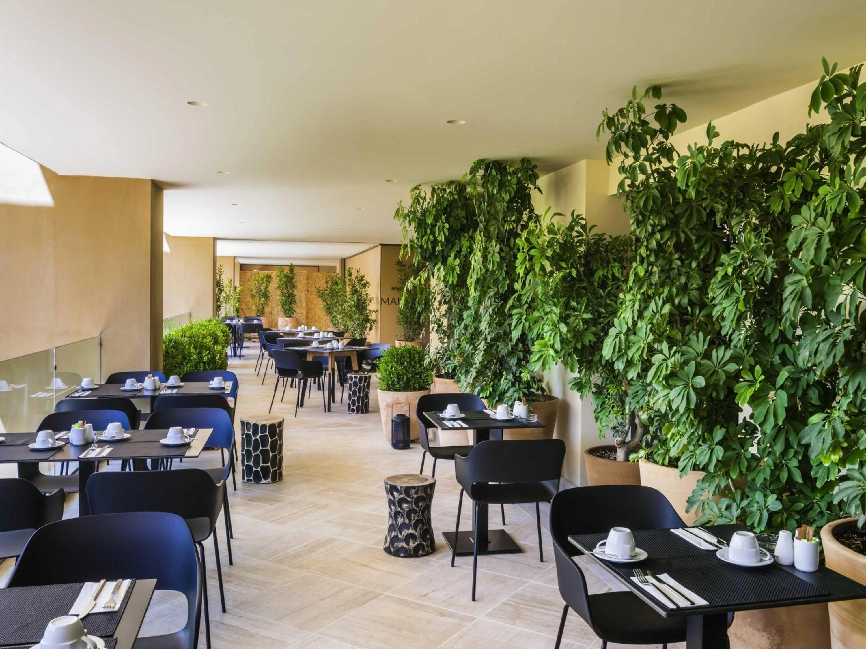 Restaurant/places to eat in Ibis Styles Heraklion Central