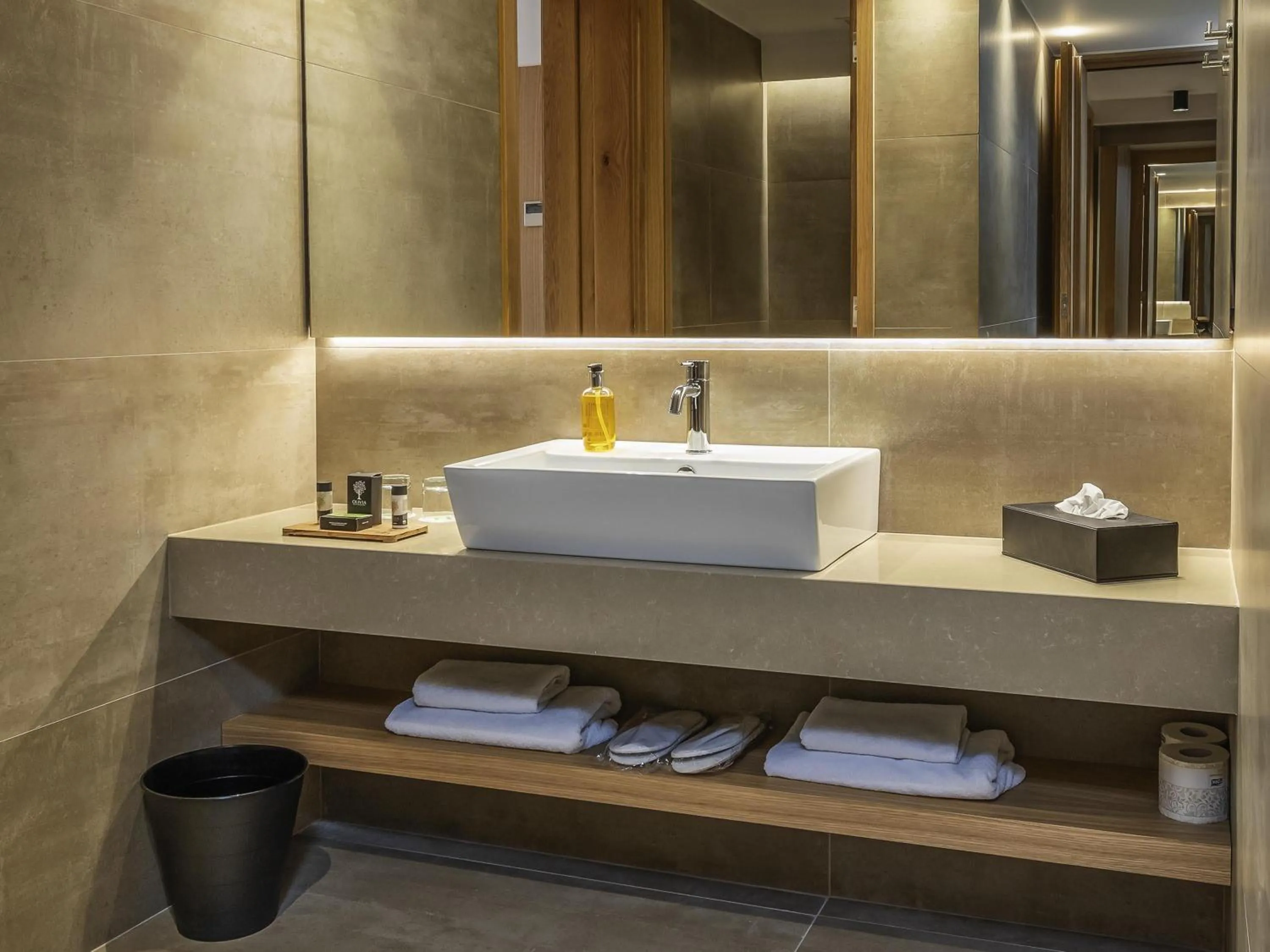 Bedroom in Ibis Styles Heraklion Central