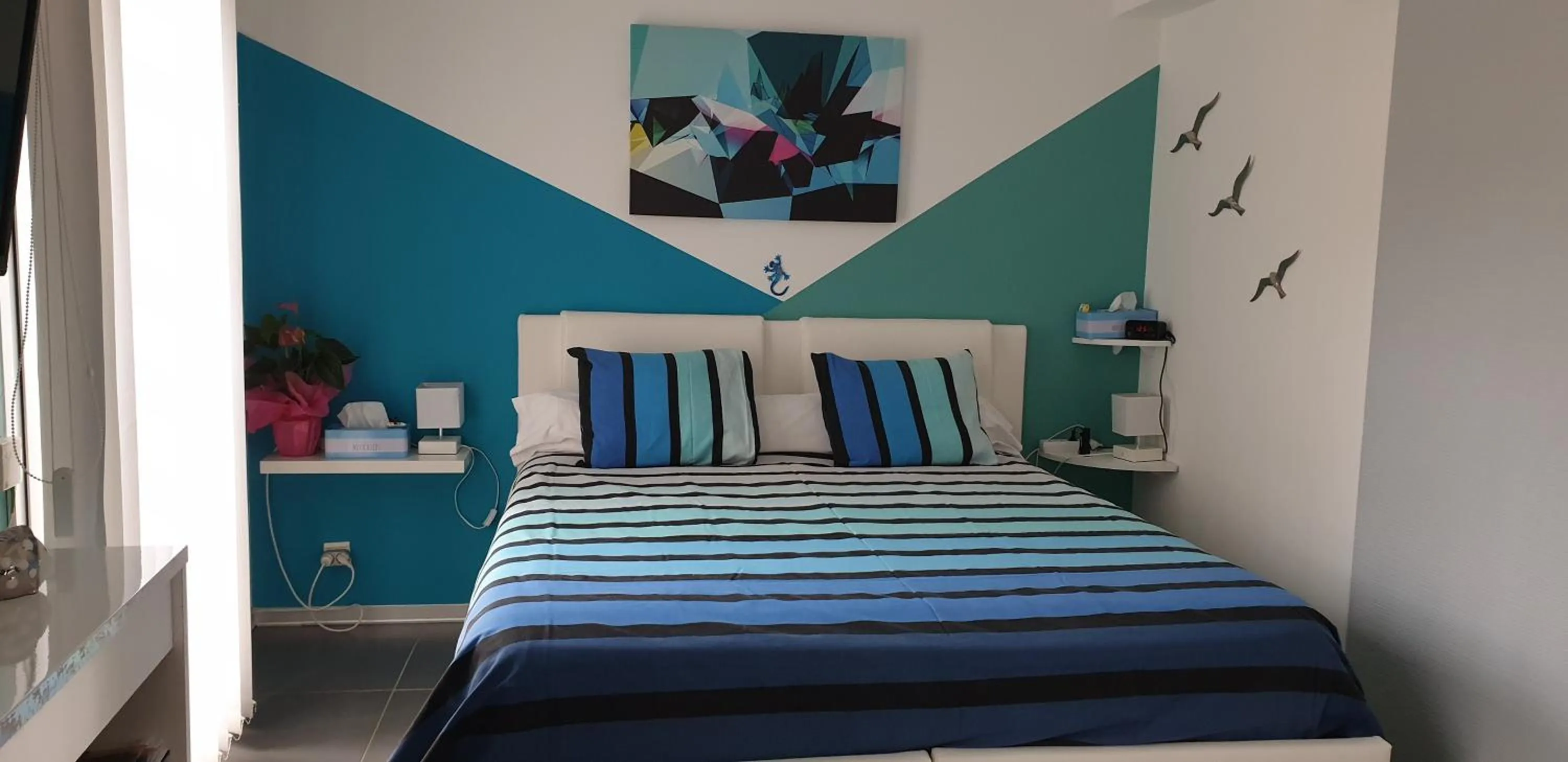 Shower, Bed in Chambres d'hôtes Chez Pat et Nanou