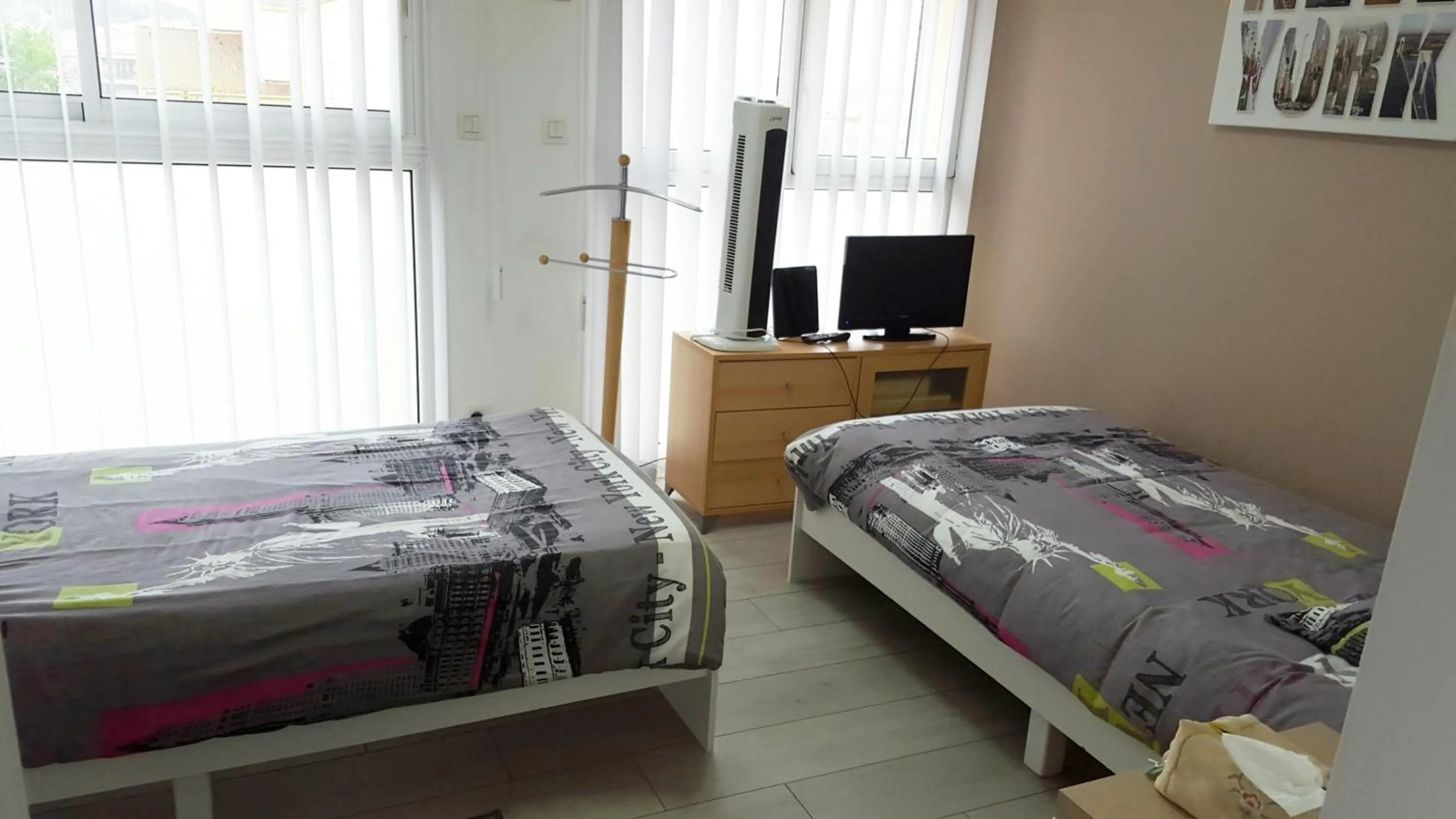 Coffee/tea facilities, Bed in Chambres d'hôtes Chez Pat et Nanou