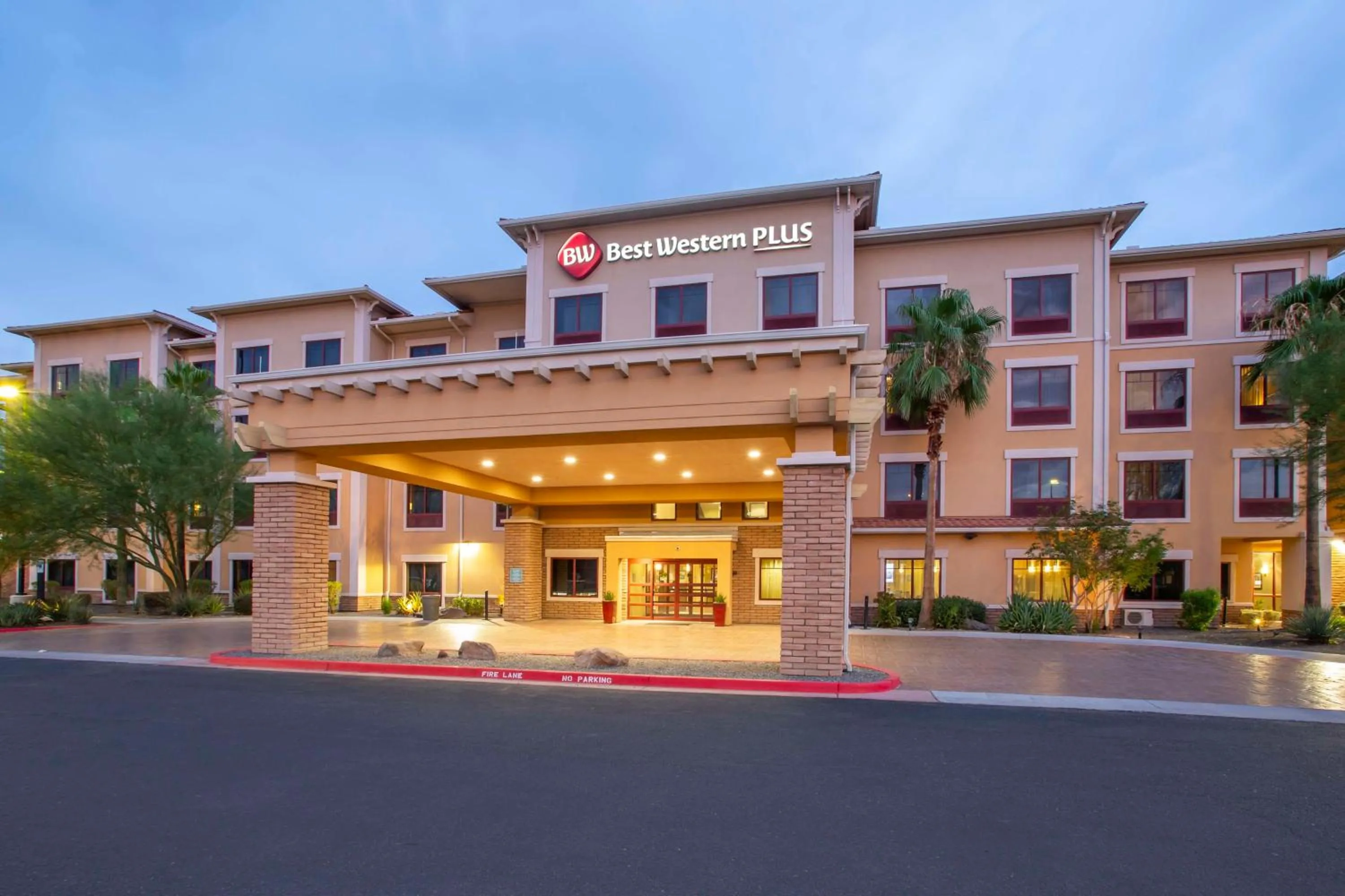 Property building in Best Western Plus Chandler Hotel & Suites