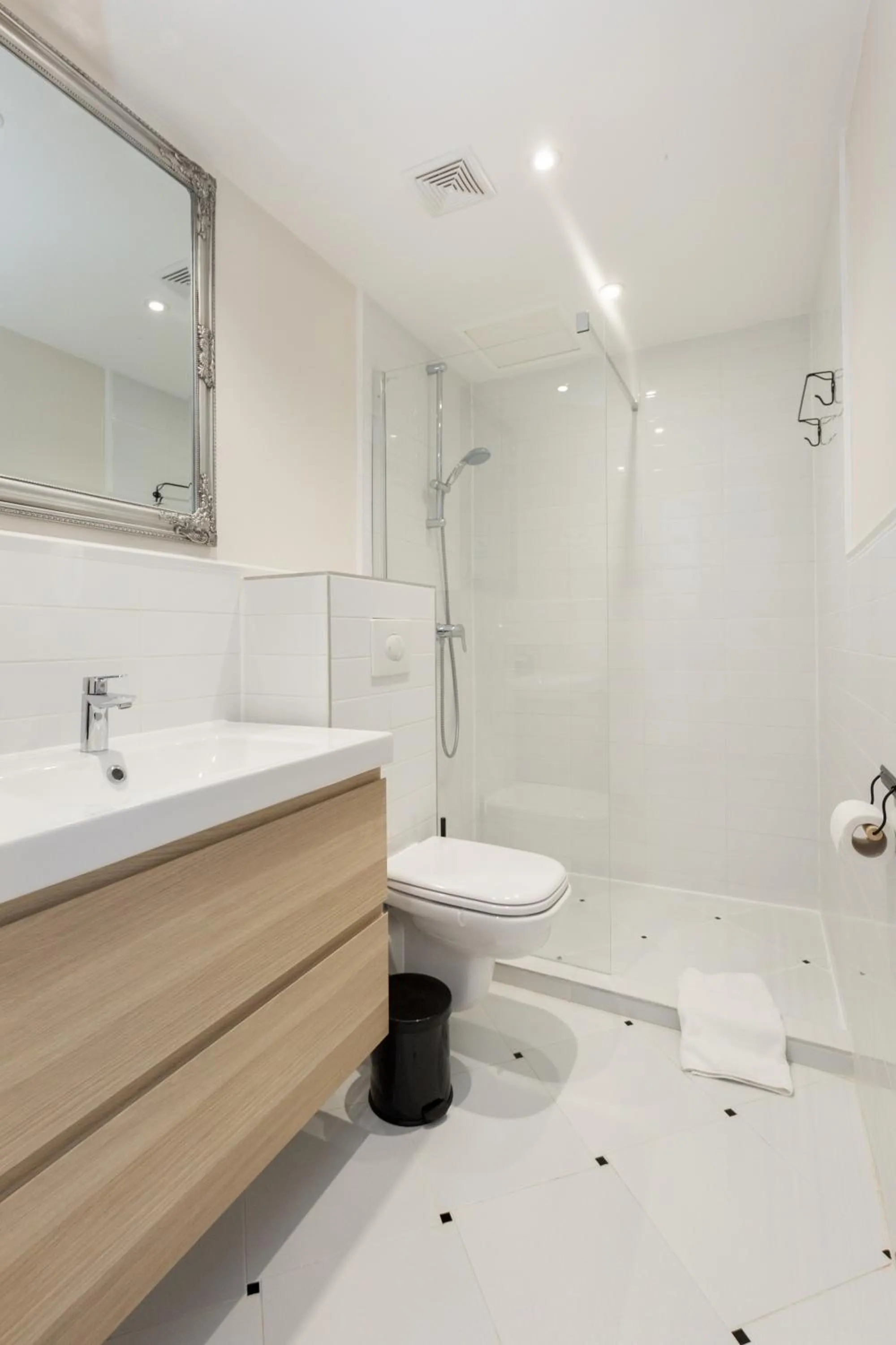 Bathroom in Otto Studios