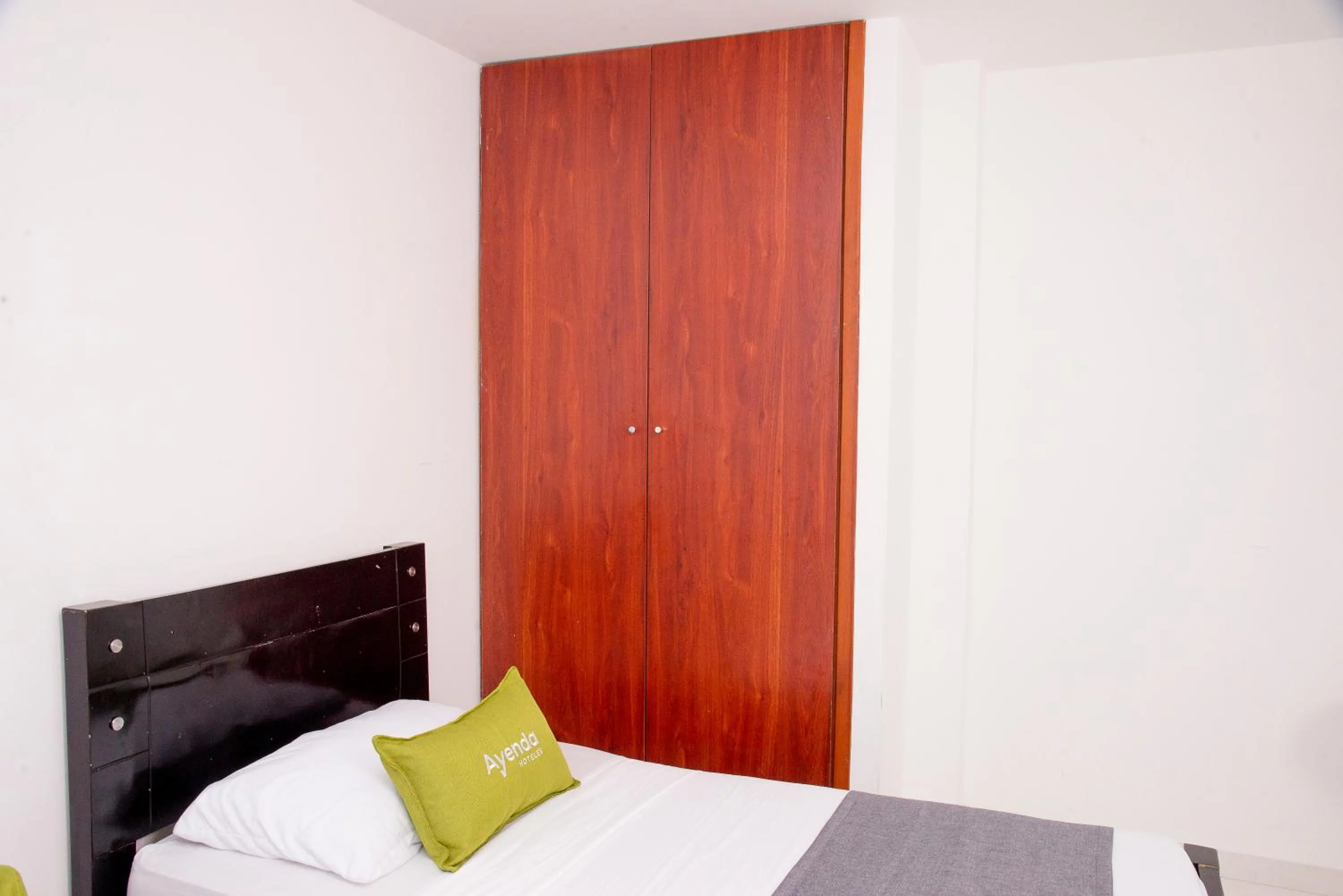 wardrobe, Bed in Hotel Coral Santa Marta