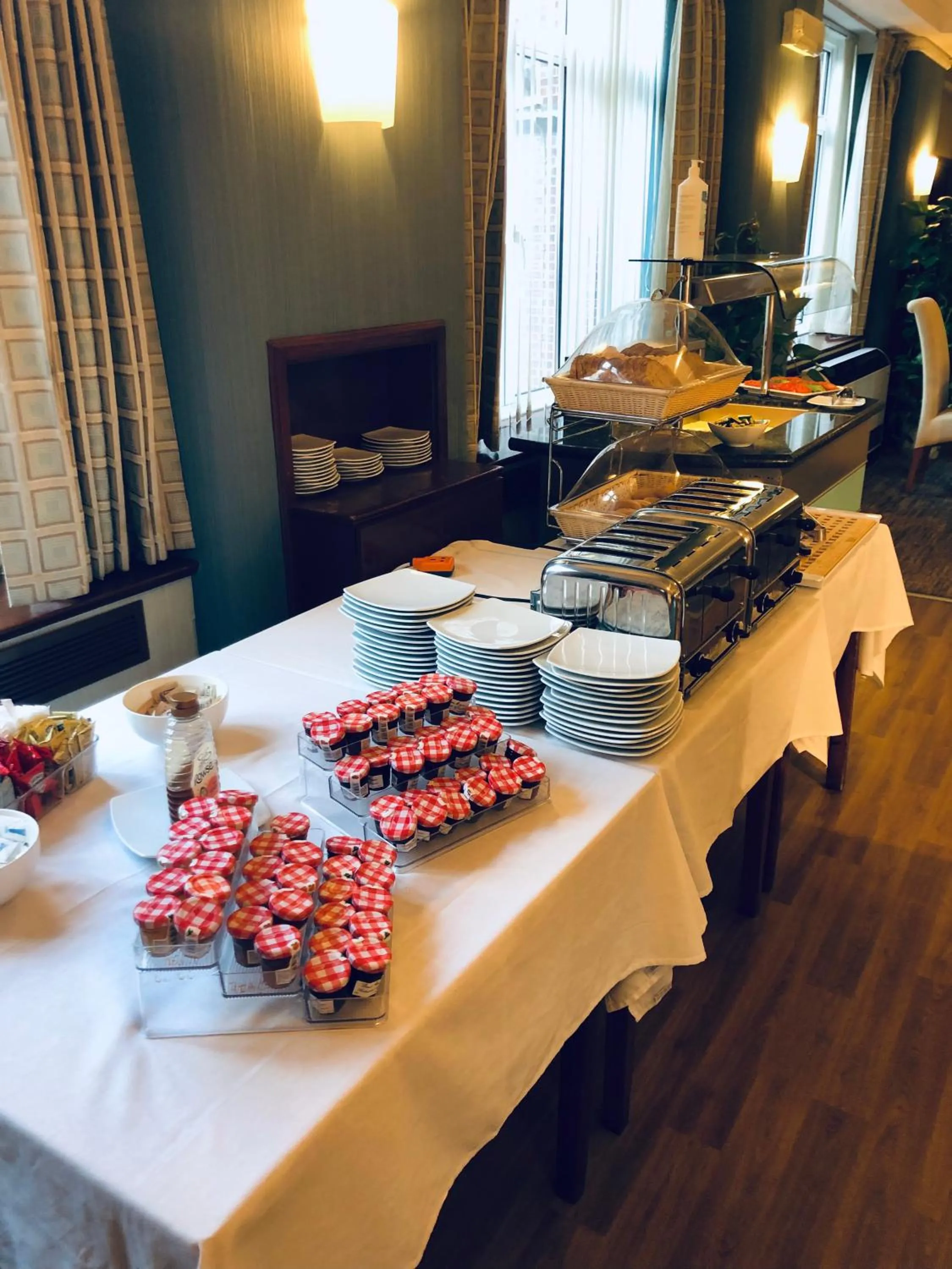 Food and drinks in Vincent House London Residence