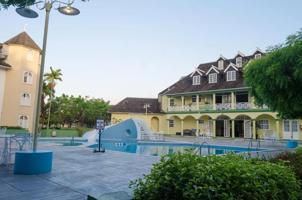 Swimming pool in Deluxe SandCastles Condos