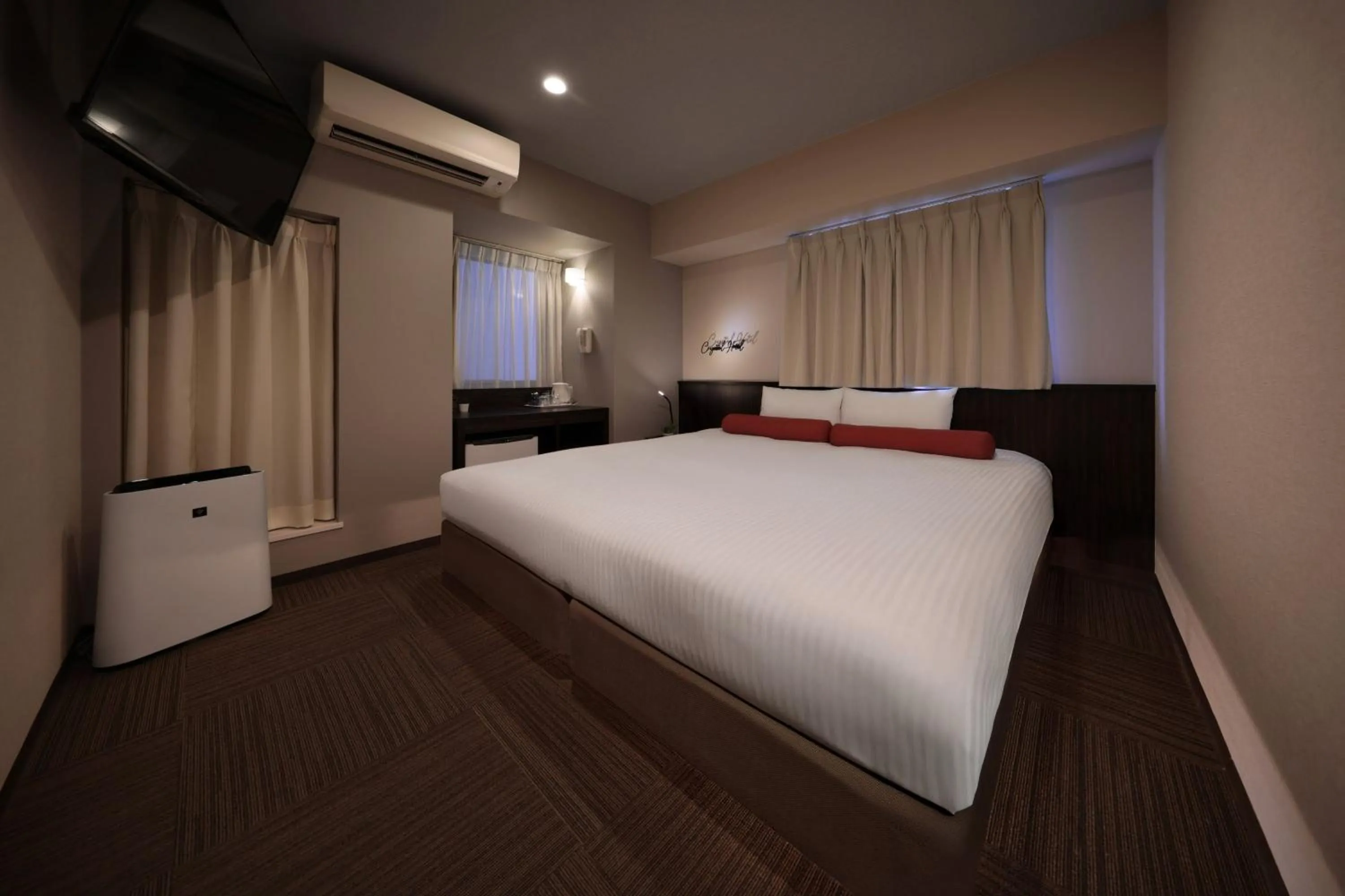 Bed in Nipponbashi Crystal Hotel